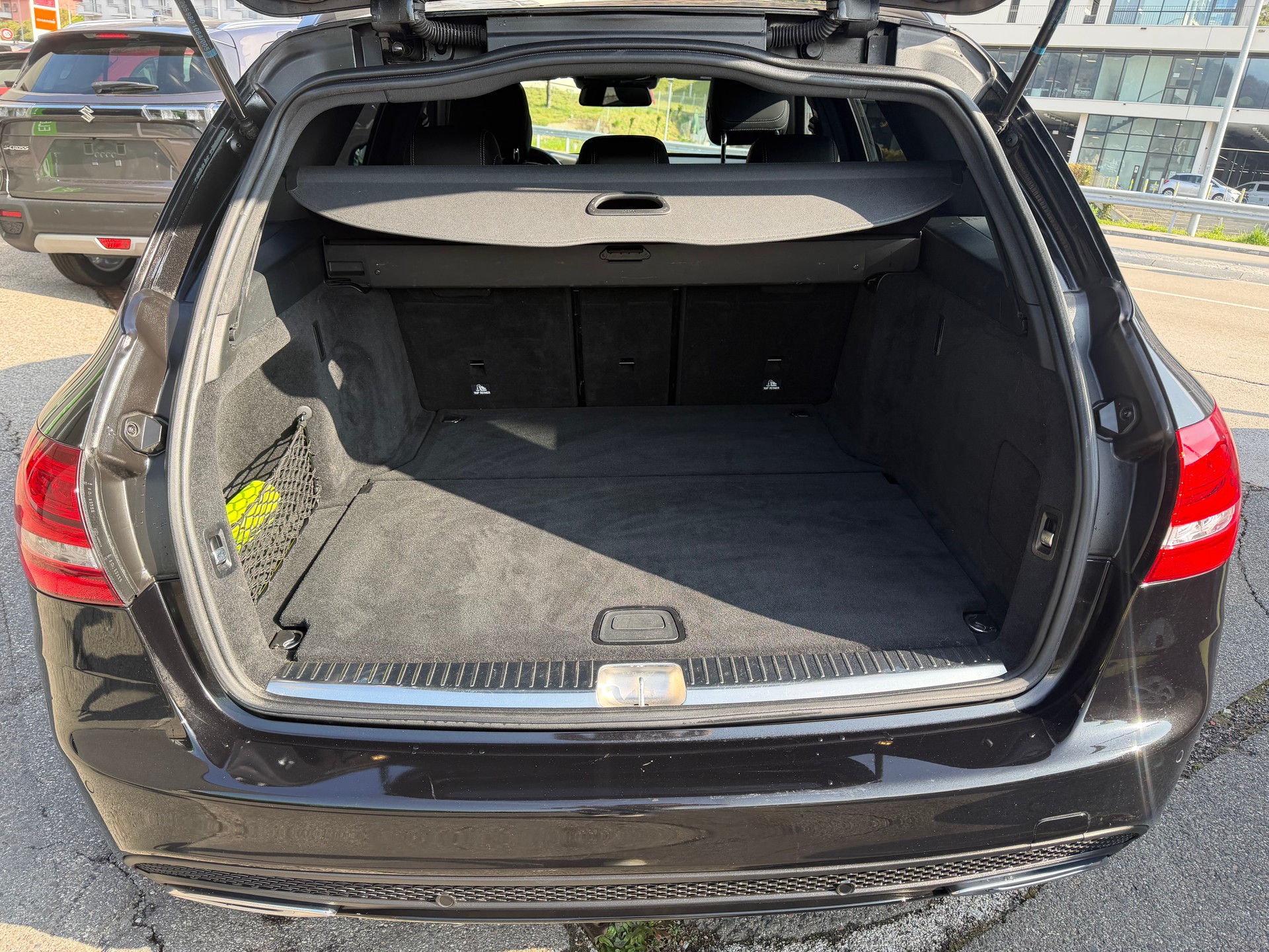 MERCEDES-BENZ C 250 d Swiss Star AMG Line 4Matic 9G-Tronic-image-8