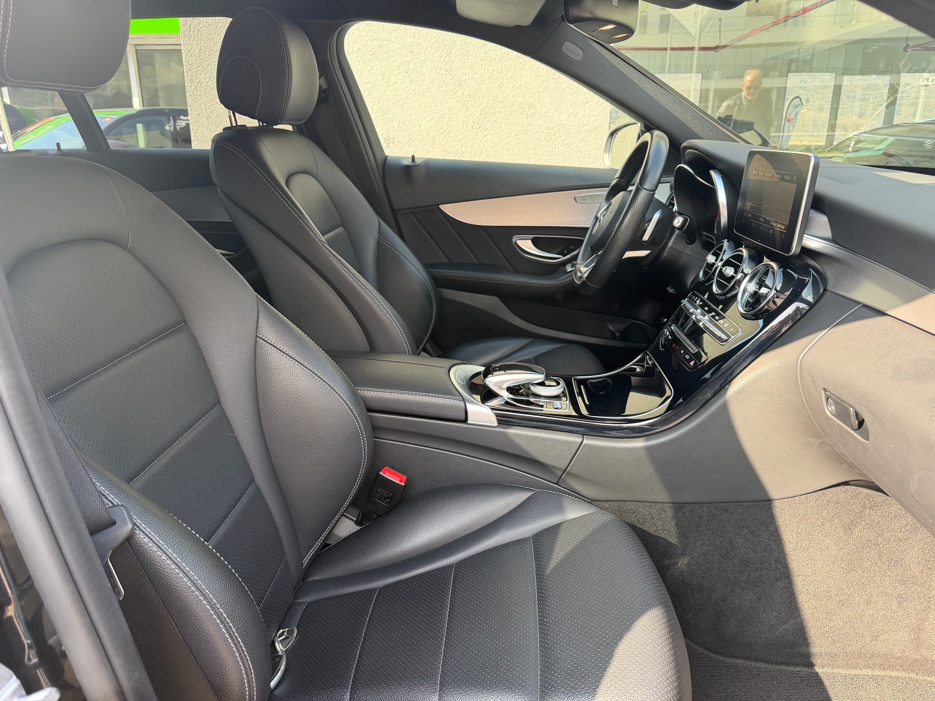 MERCEDES-BENZ C 250 d Swiss Star AMG Line 4Matic 9G-Tronic-image-10