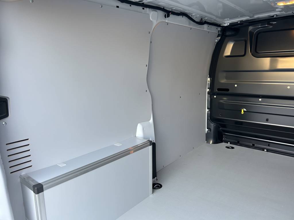 PEUGEOT Expert 2.0 BlueHDi 145 S&S Standard-image-8