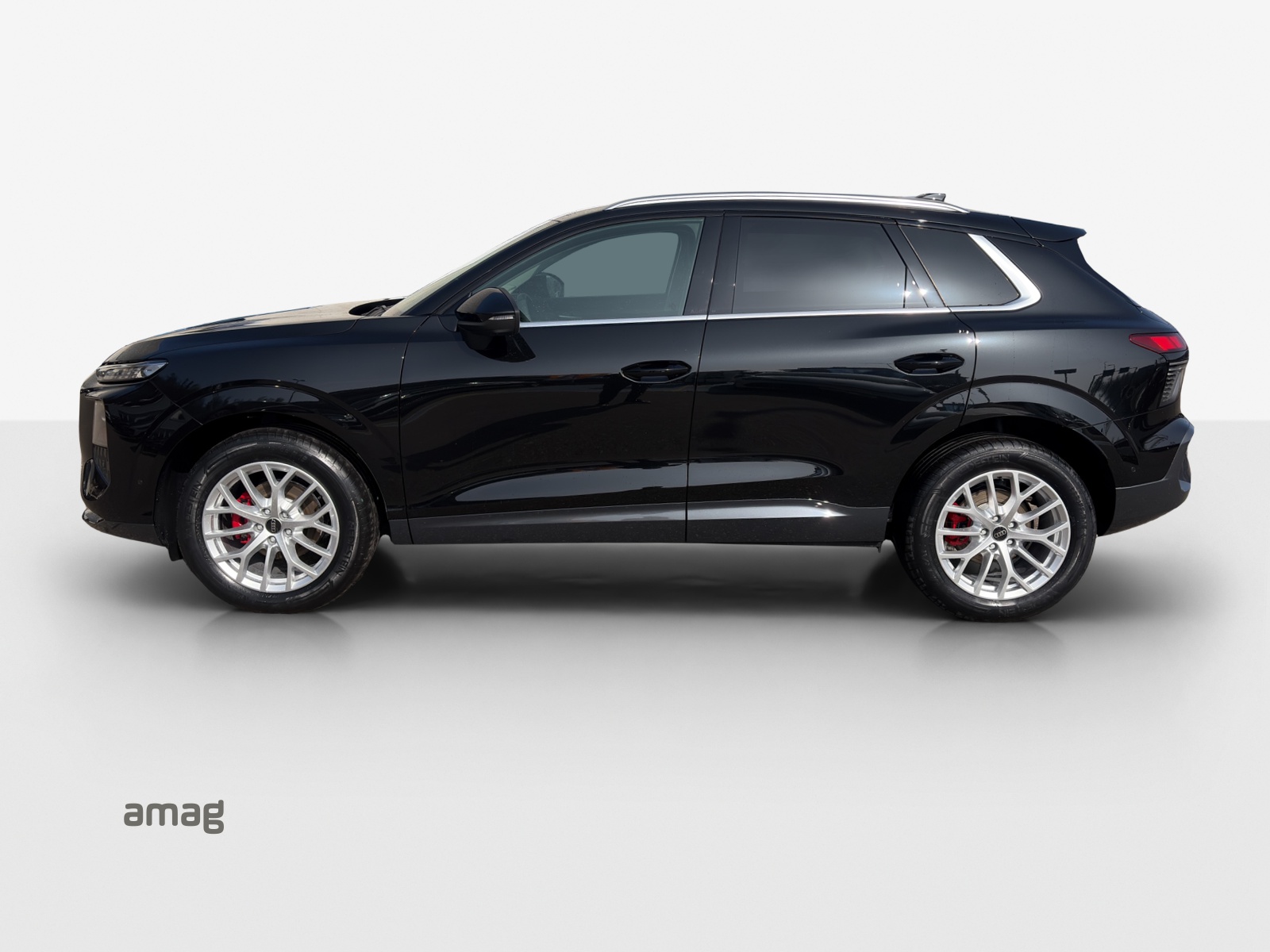 AUDI Q3 SUV 110 kW TFSI S tronic-image-1