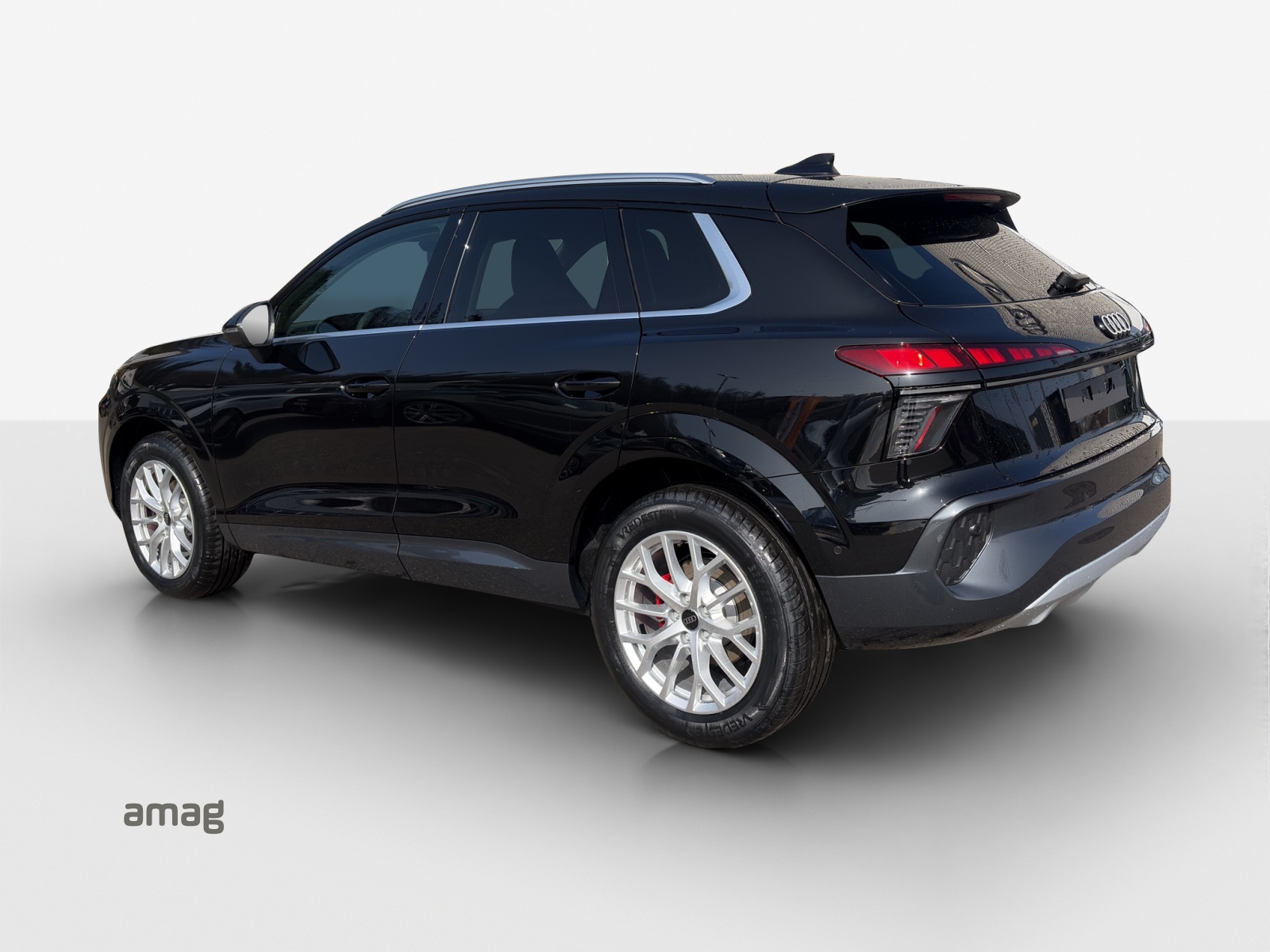AUDI Q3 SUV 110 kW TFSI S tronic-image-2
