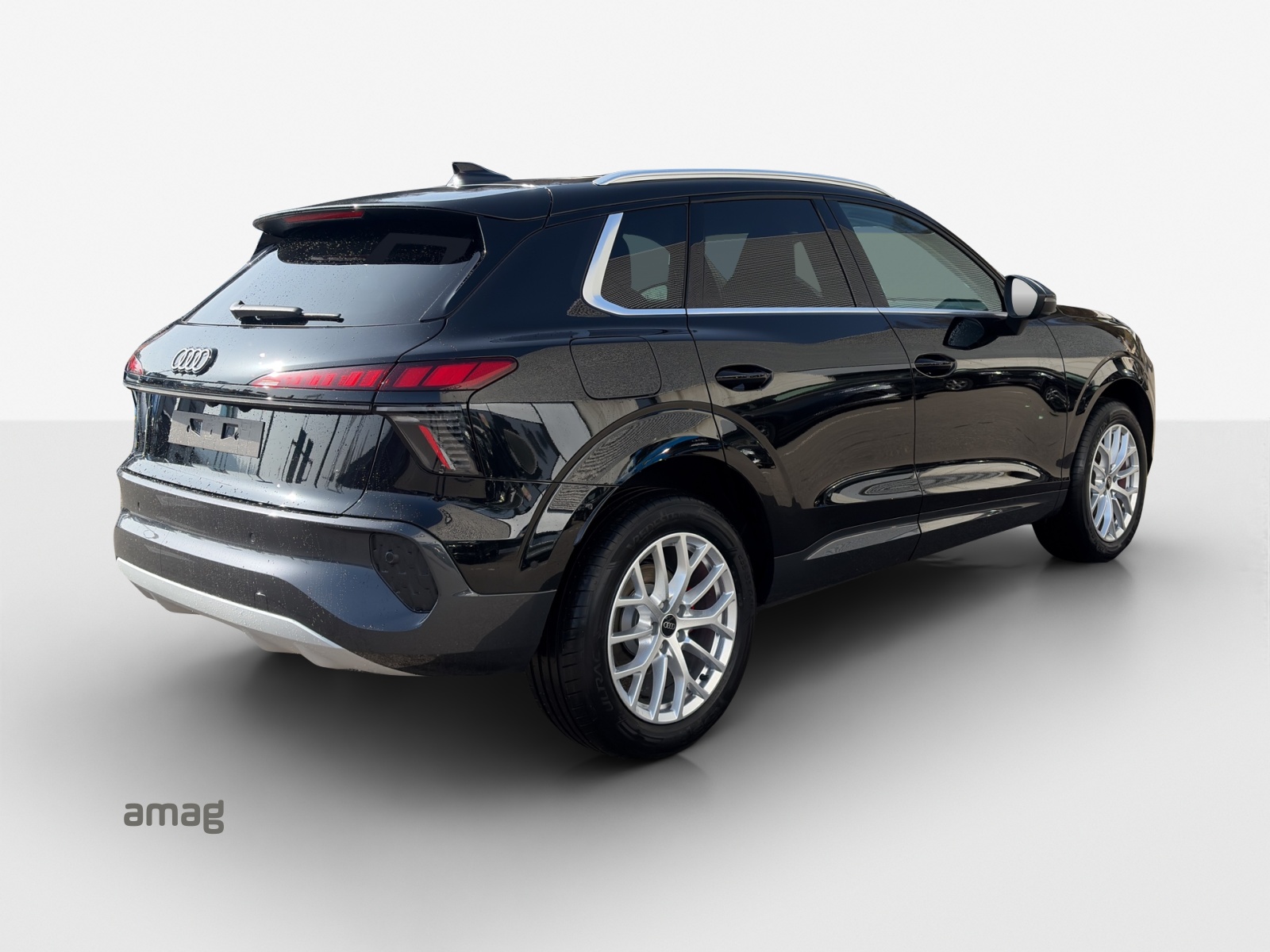 AUDI Q3 SUV 110 kW TFSI S tronic-image-4