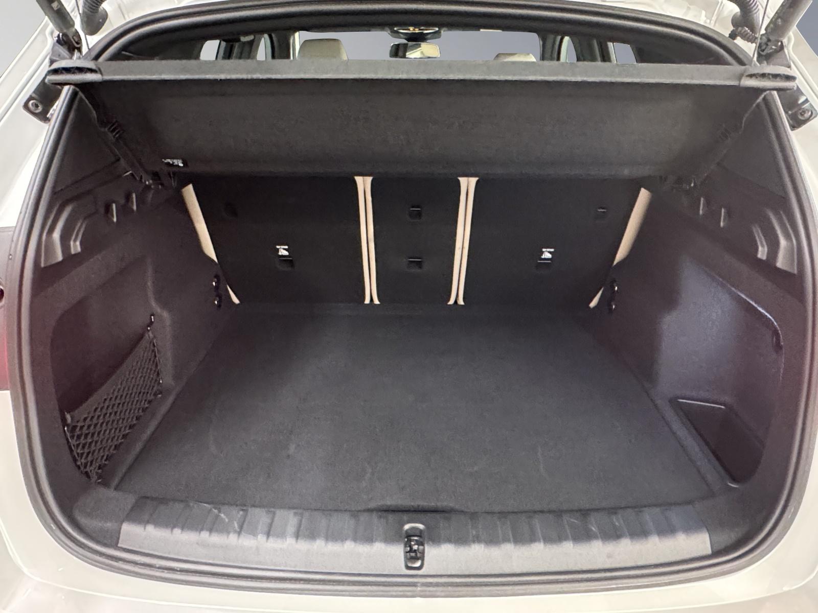 BMW X1 23i xDrive-image-9