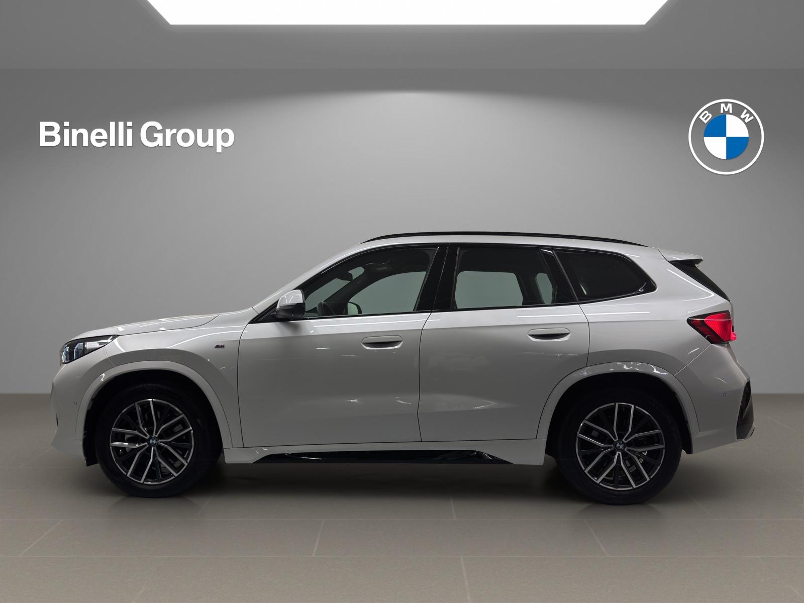BMW X1 23i xDrive-showroom-element-1