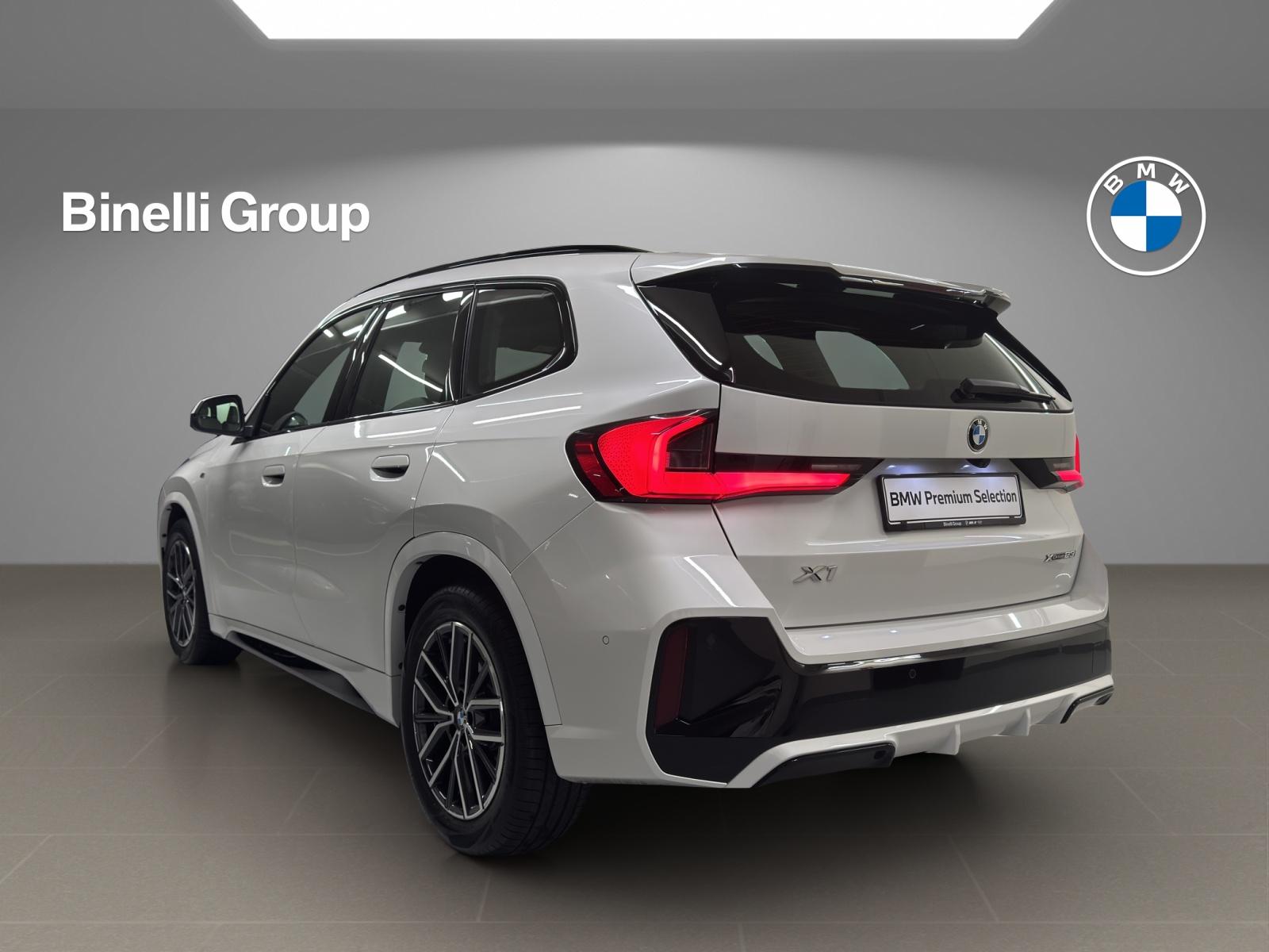 BMW X1 23i xDrive-showroom-element-2