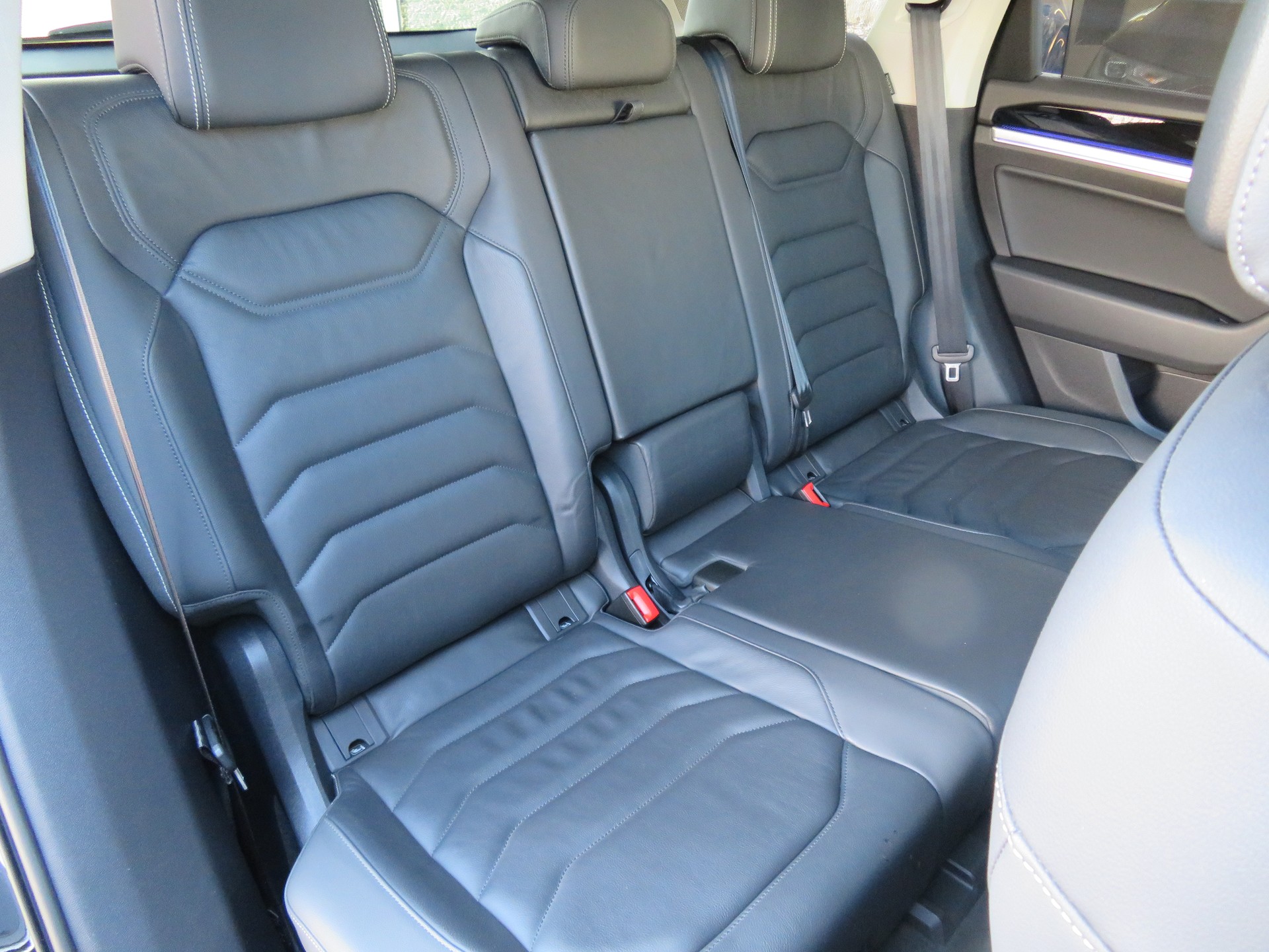 VW Touareg 3.0 TSI eHybrid Elegance Tiptronic-image-14