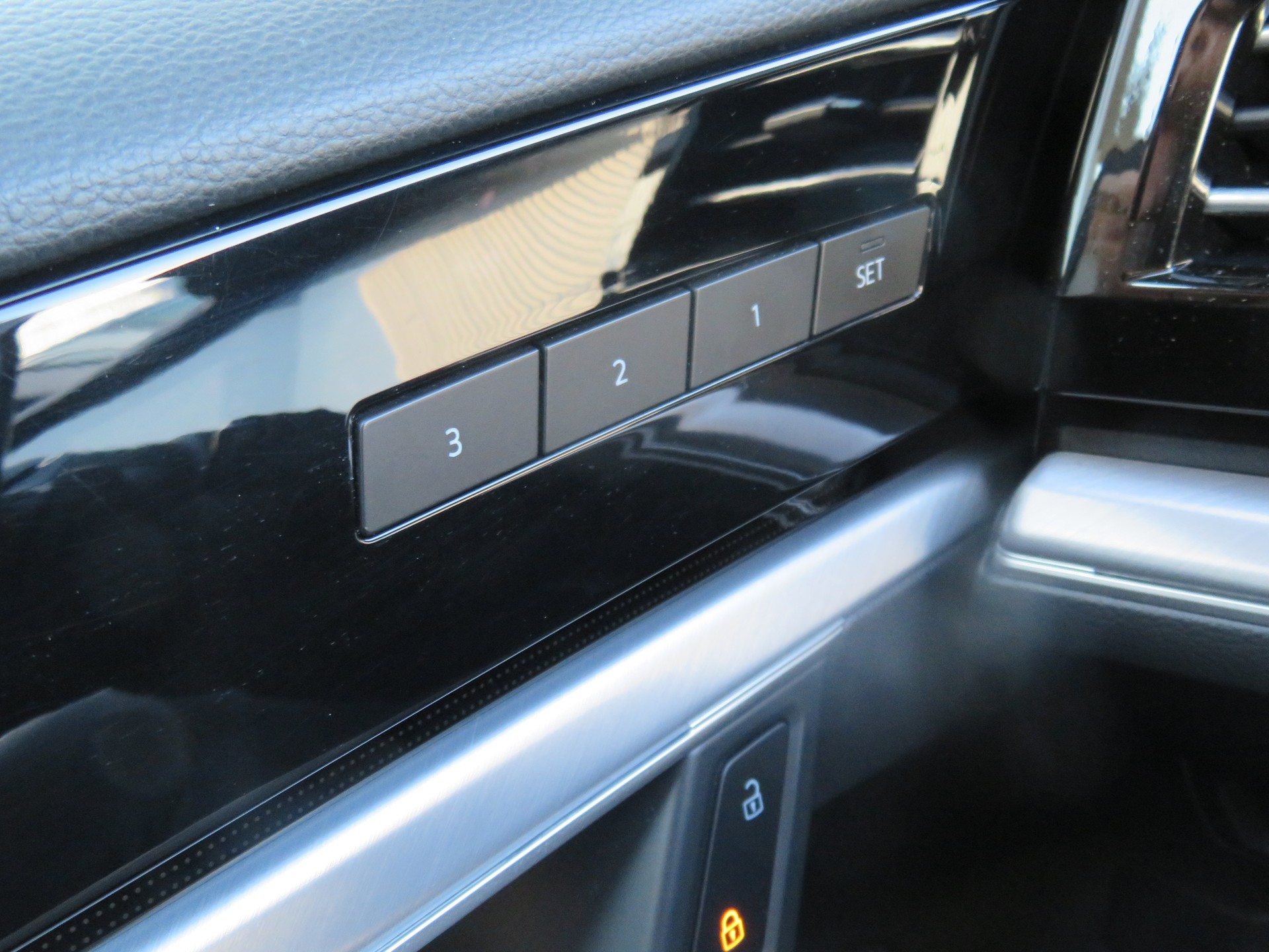 VW Touareg 3.0 TSI eHybrid Elegance Tiptronic-image-11