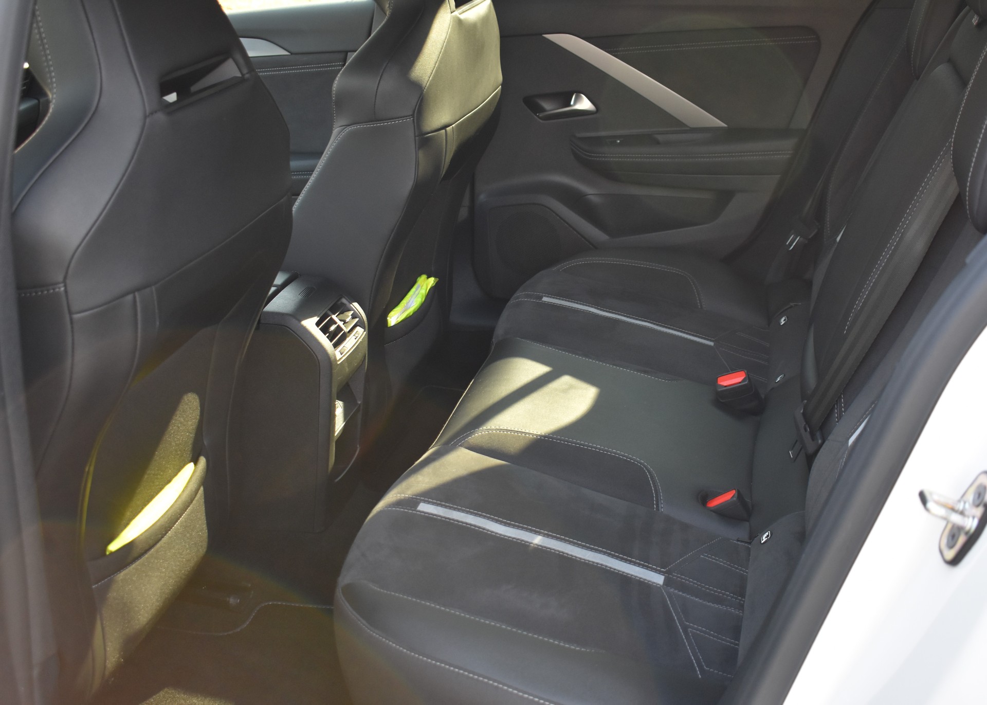 OPEL Astra Sports Tourer 1.6 PHEV Turbo GSe-image-9