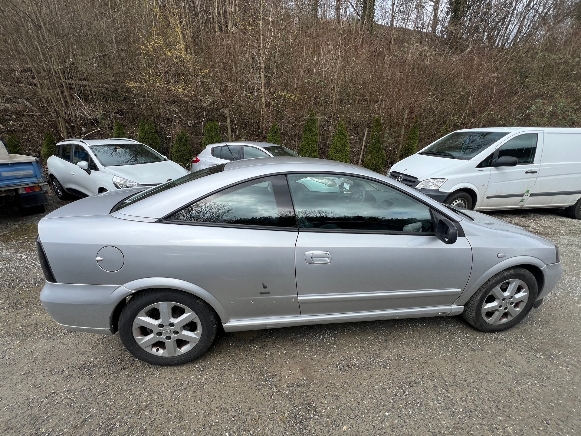 OPEL Astra Coupé 2.2i 16V Edition-image-3