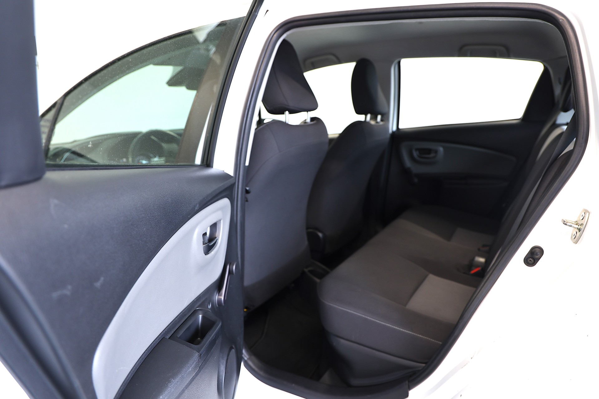 TOYOTA Yaris 1.5 VVT-i Hybrid Comfort e-CVT-image-12