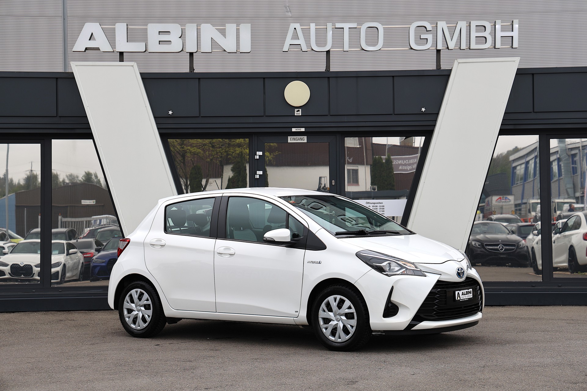TOYOTA Yaris 1.5 VVT-i Hybrid Comfort e-CVT-image-1
