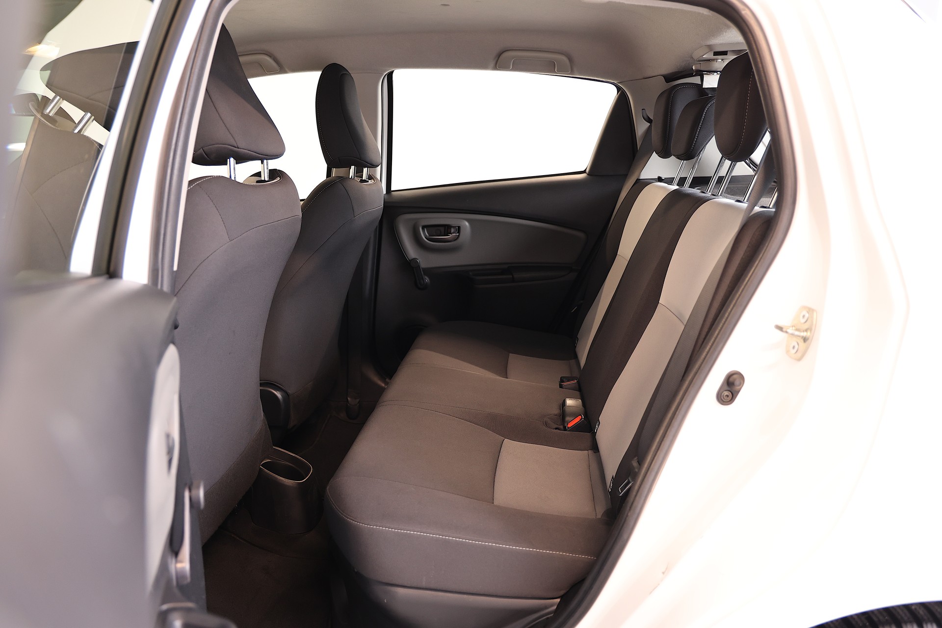 TOYOTA Yaris 1.5 VVT-i Hybrid Comfort e-CVT-image-13