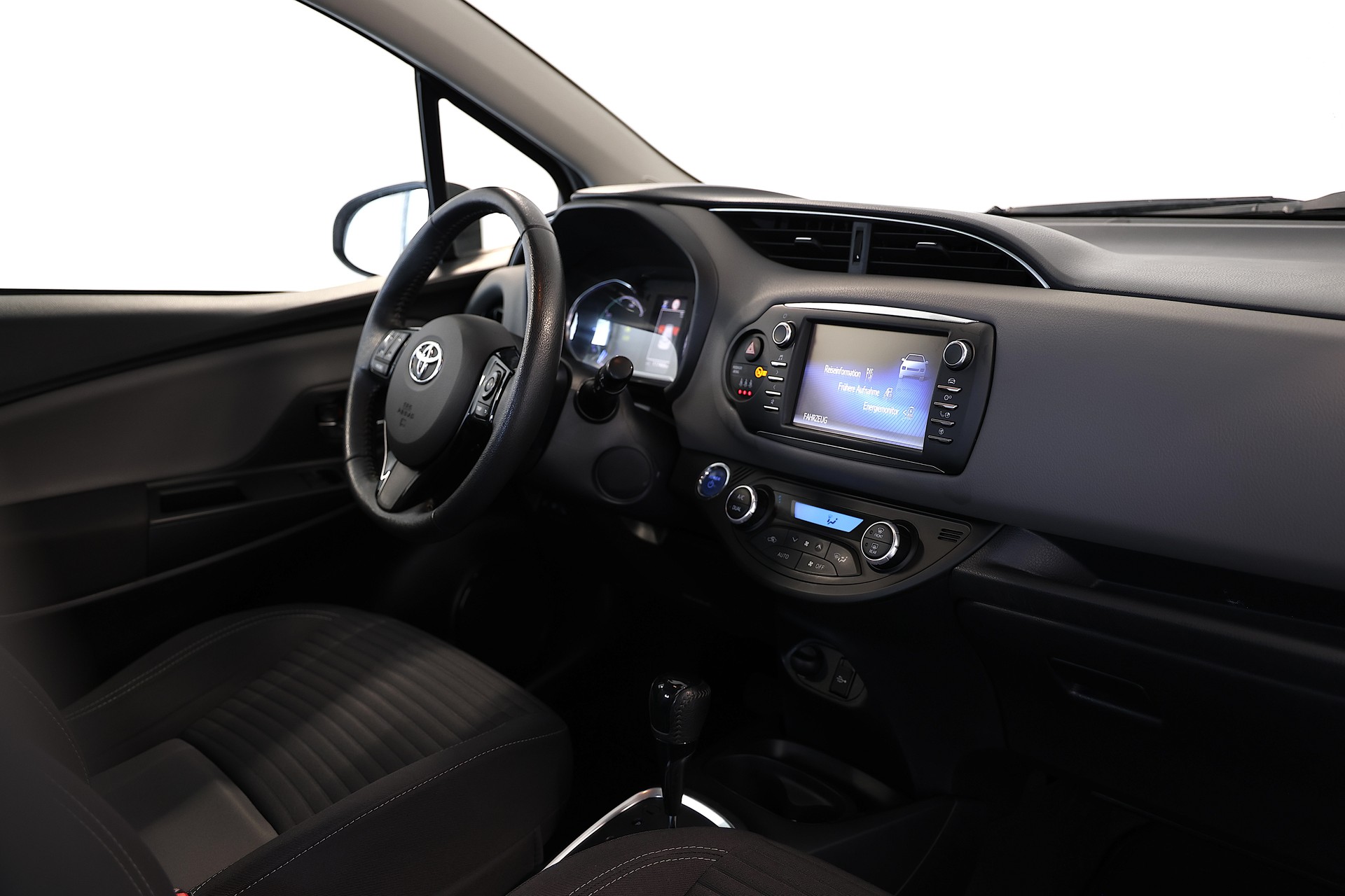 TOYOTA Yaris 1.5 VVT-i Hybrid Comfort e-CVT-image-11