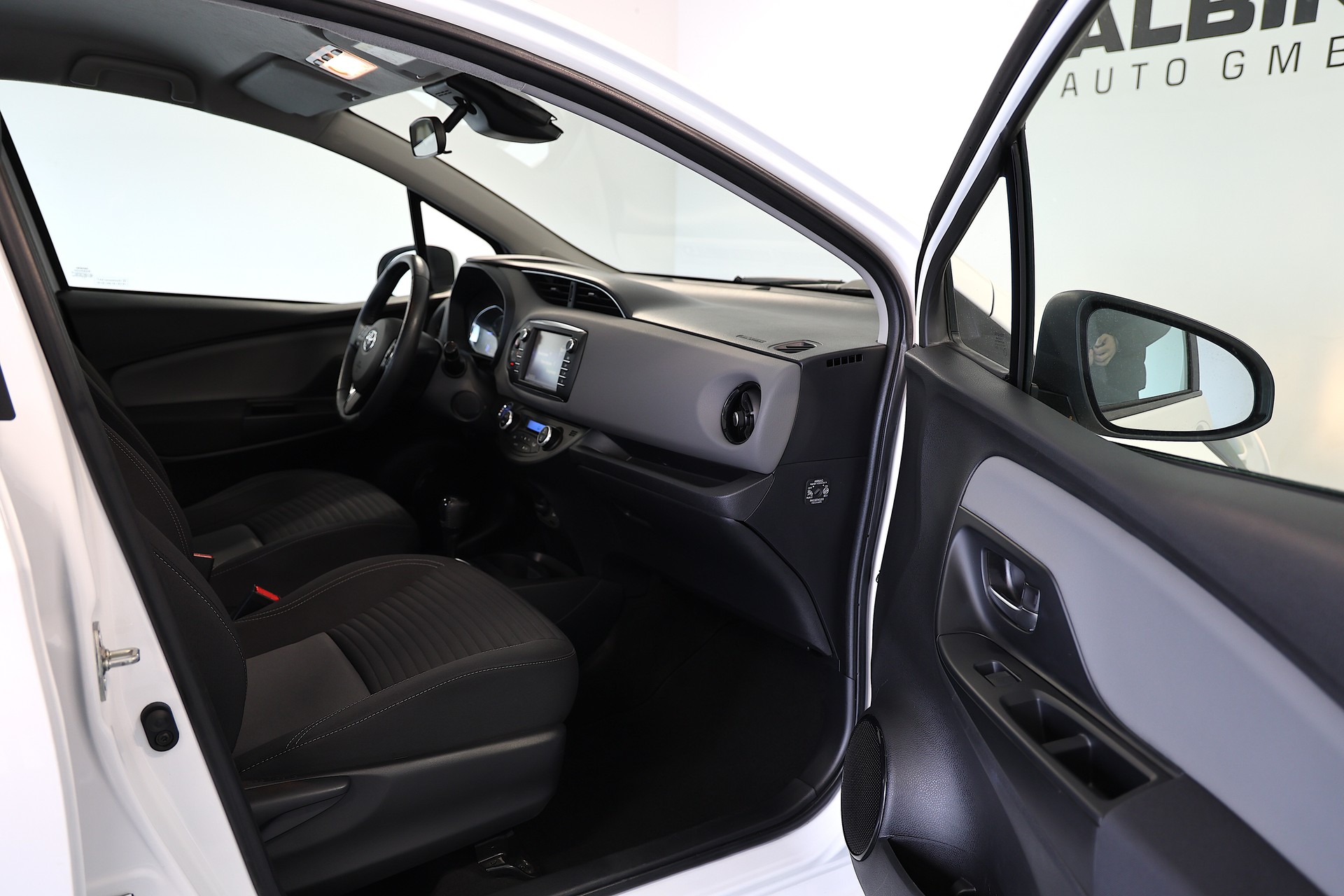 TOYOTA Yaris 1.5 VVT-i Hybrid Comfort e-CVT-image-9