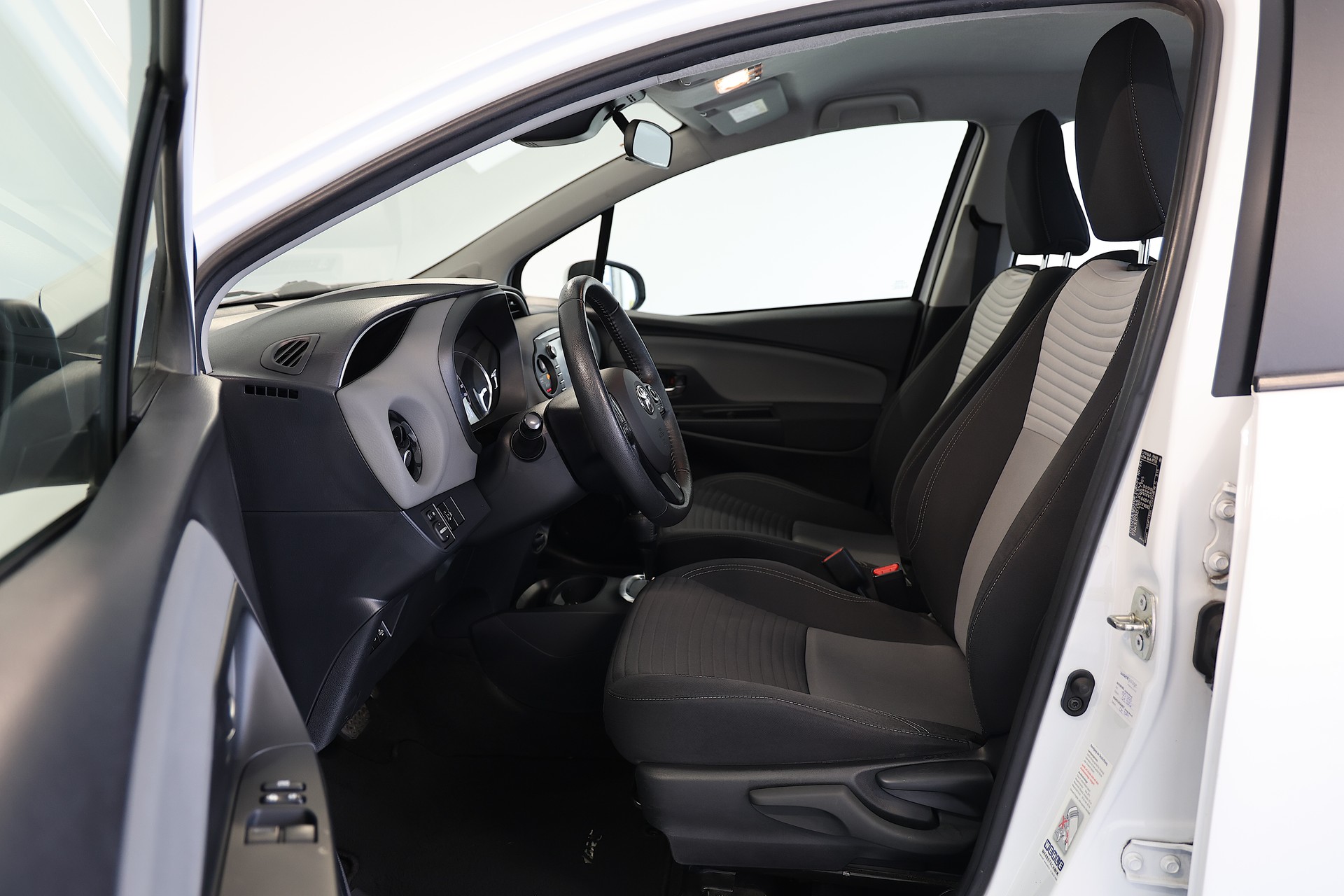 TOYOTA Yaris 1.5 VVT-i Hybrid Comfort e-CVT-image-5