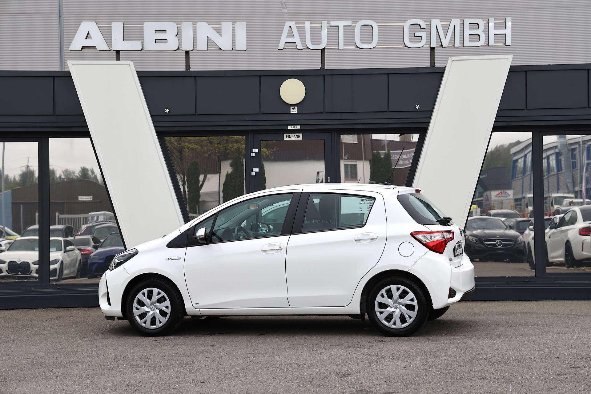 TOYOTA Yaris 1.5 VVT-i Hybrid Comfort e-CVT-image-3
