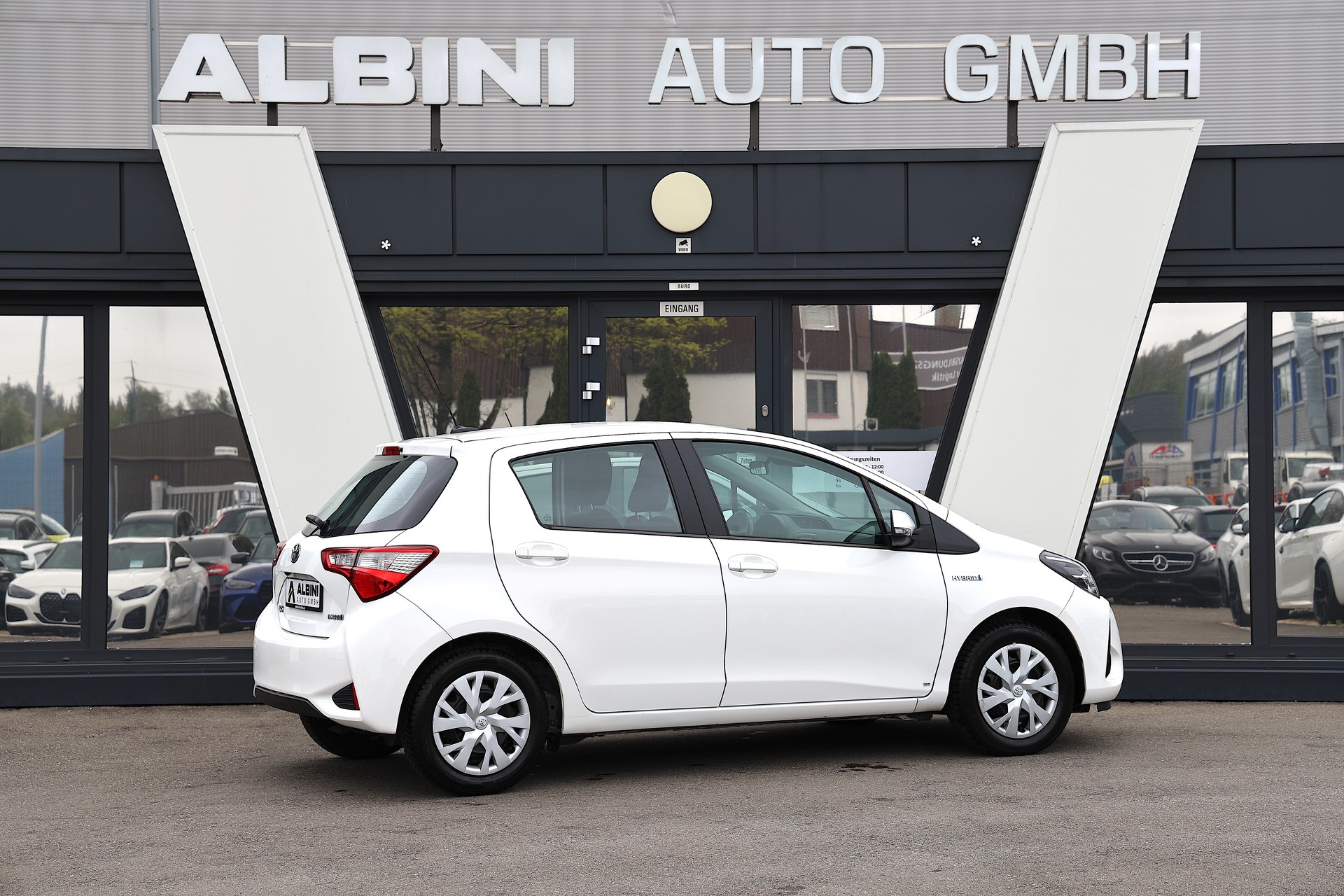 TOYOTA Yaris 1.5 VVT-i Hybrid Comfort e-CVT-image-2