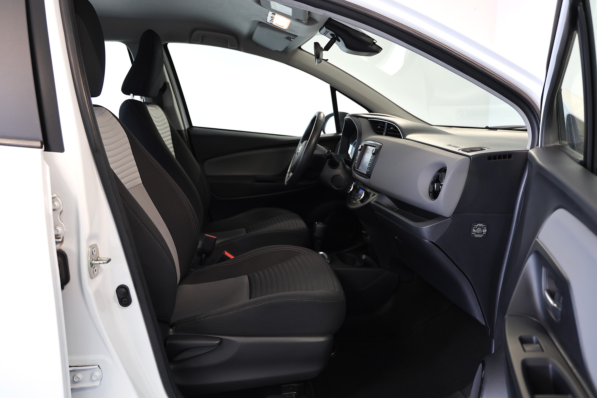 TOYOTA Yaris 1.5 VVT-i Hybrid Comfort e-CVT-image-10