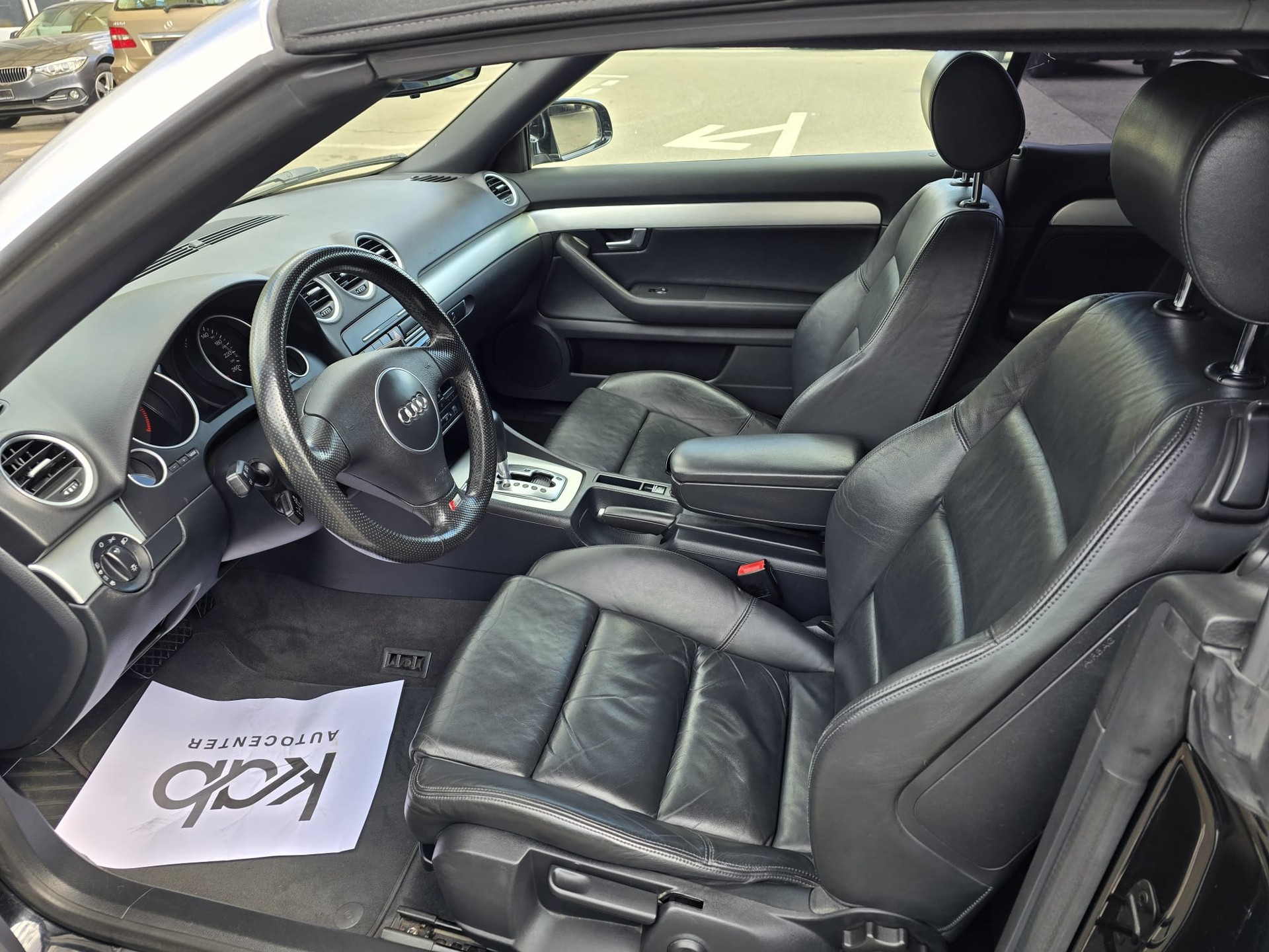 AUDI A4 Cabriolet 1.8 Turbo-image-10