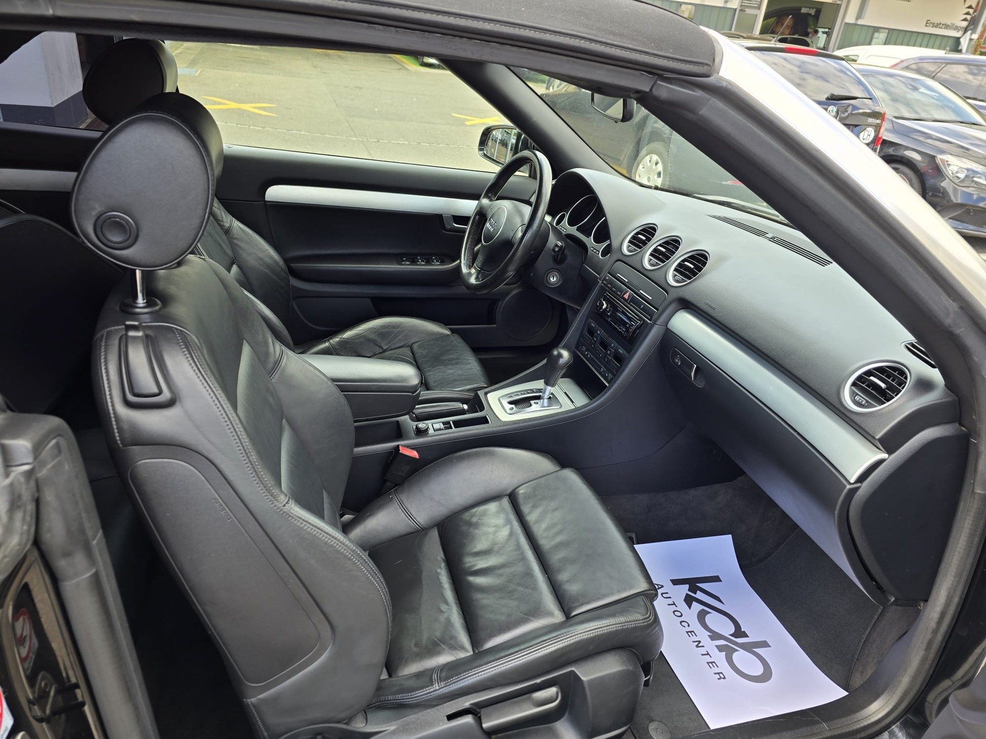 AUDI A4 Cabriolet 1.8 Turbo-image-11