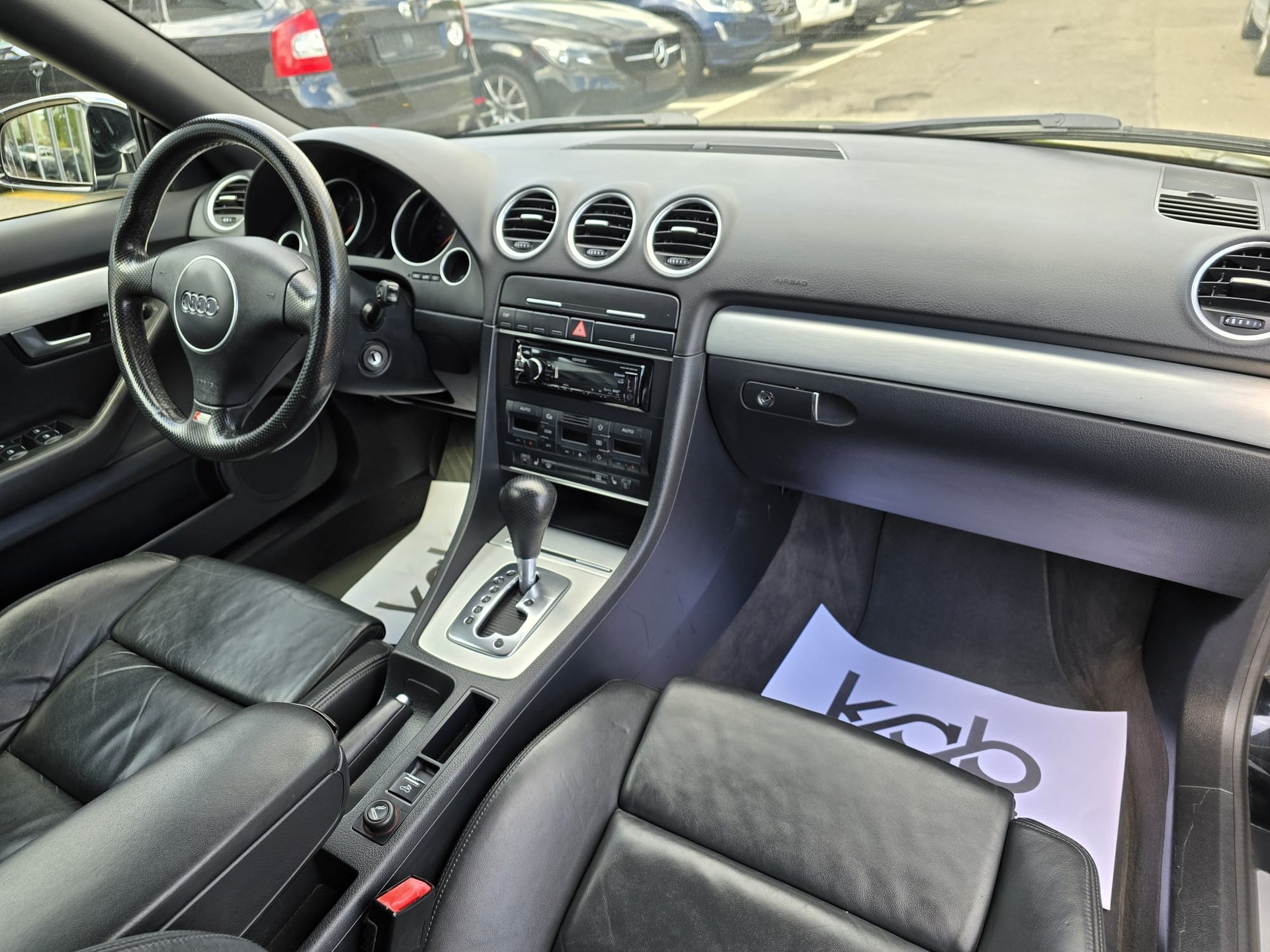 AUDI A4 Cabriolet 1.8 Turbo-image-12
