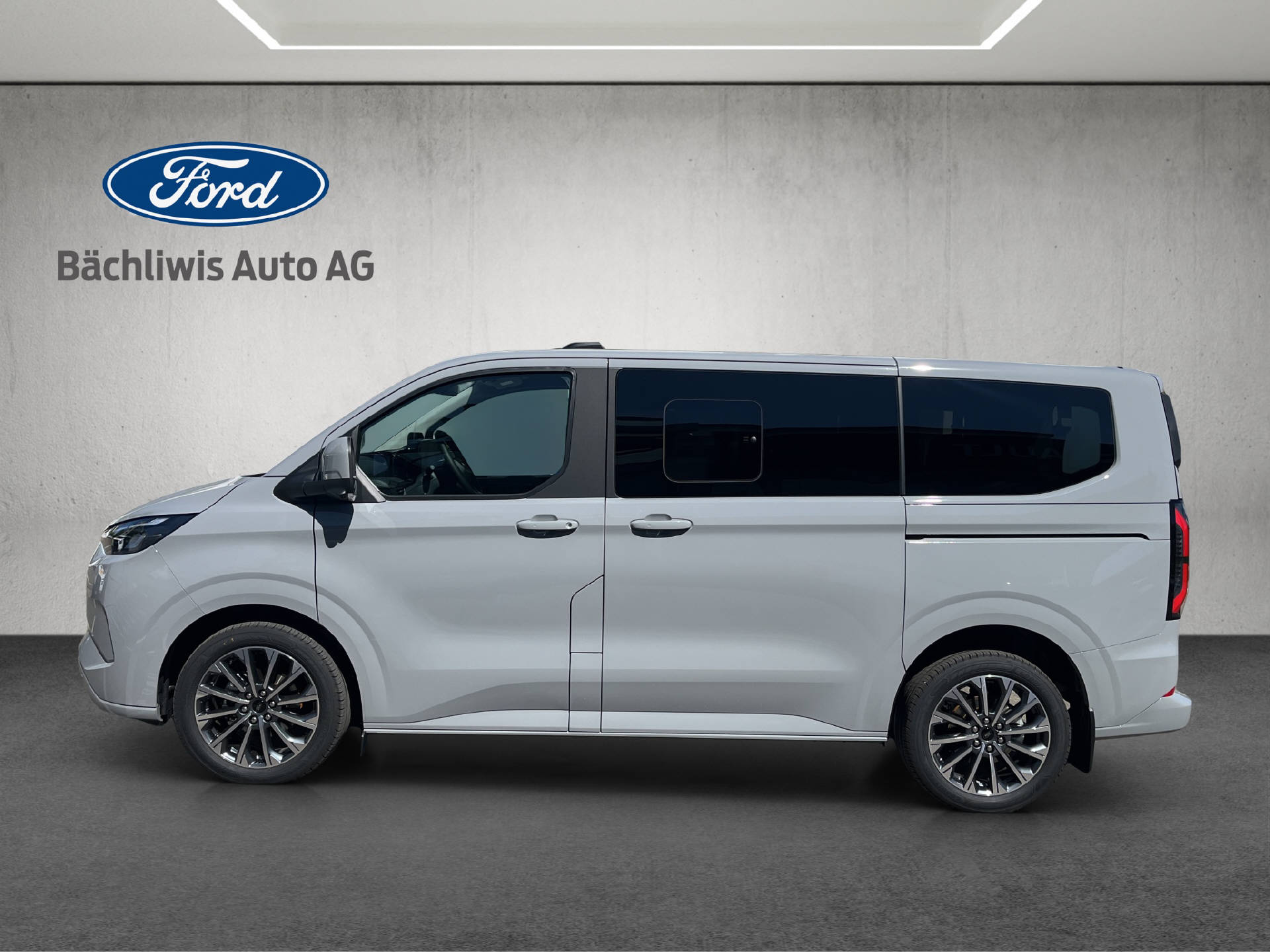 FORD Tourneo Custom 340 L1 2.5 Duratec 233 Titanium X PHEV-showroom-element-1