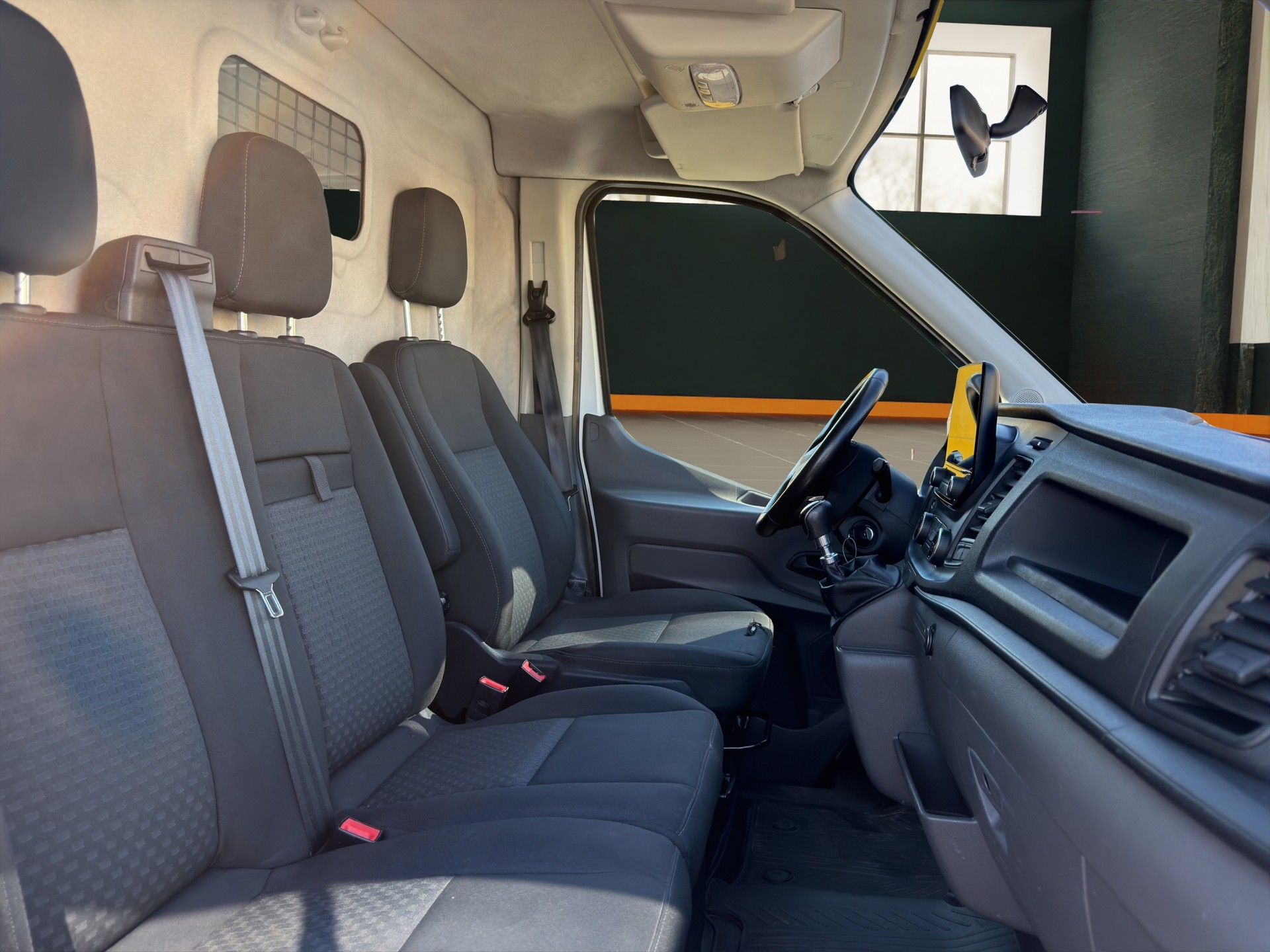 FORD Transit Van 350 L3 Trend 2.0 TDCi 130 FWD-image-12