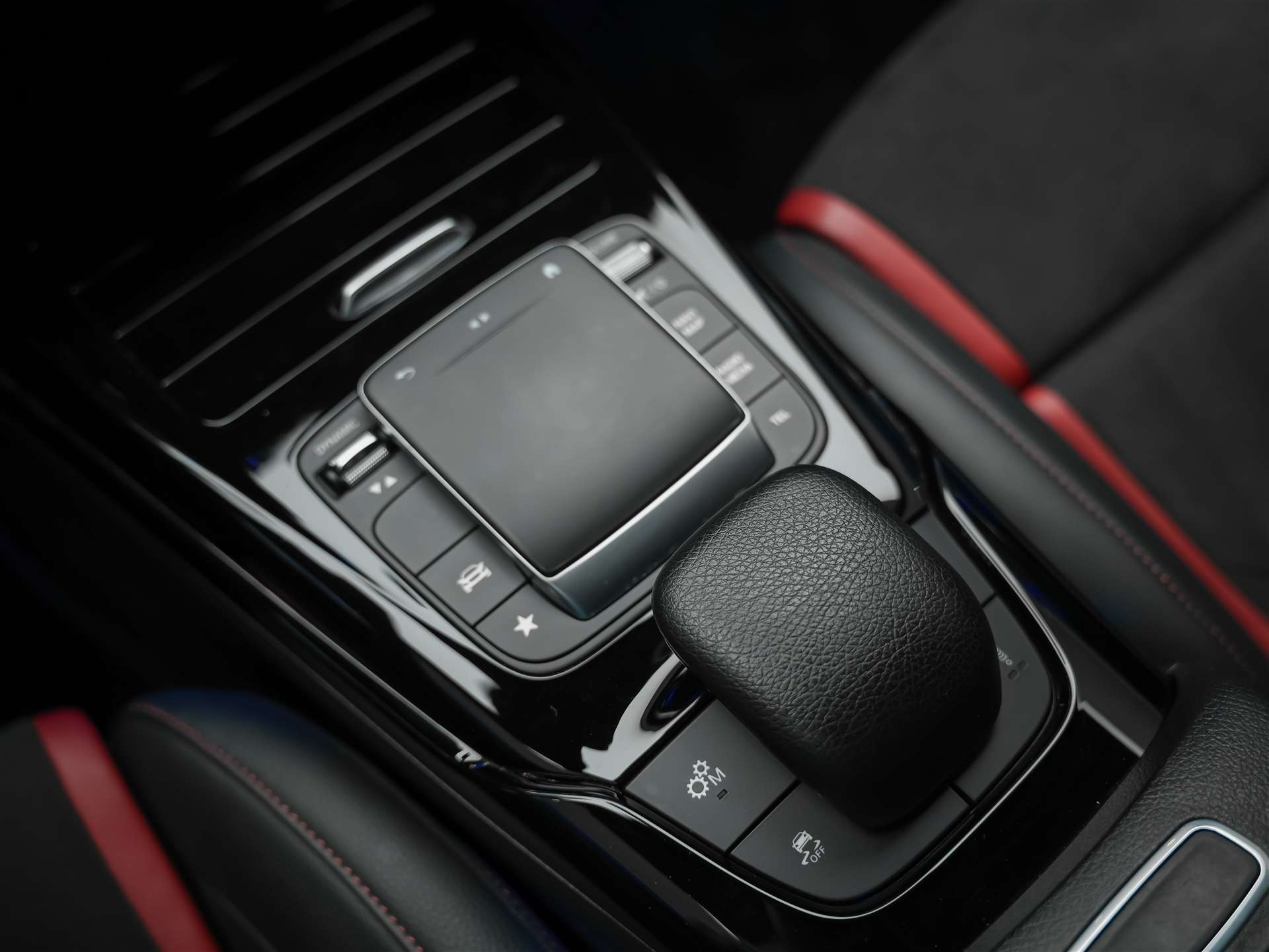 MERCEDES-BENZ CLA 45 S AMG 4Matic+ 8G-DCT *Schalensitze*Burmester*Schmiedefelgen*-image-25