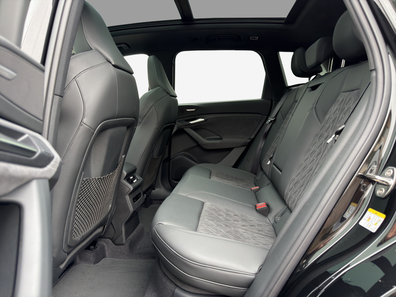AUDI SQ6 e-tron quattro-image-11