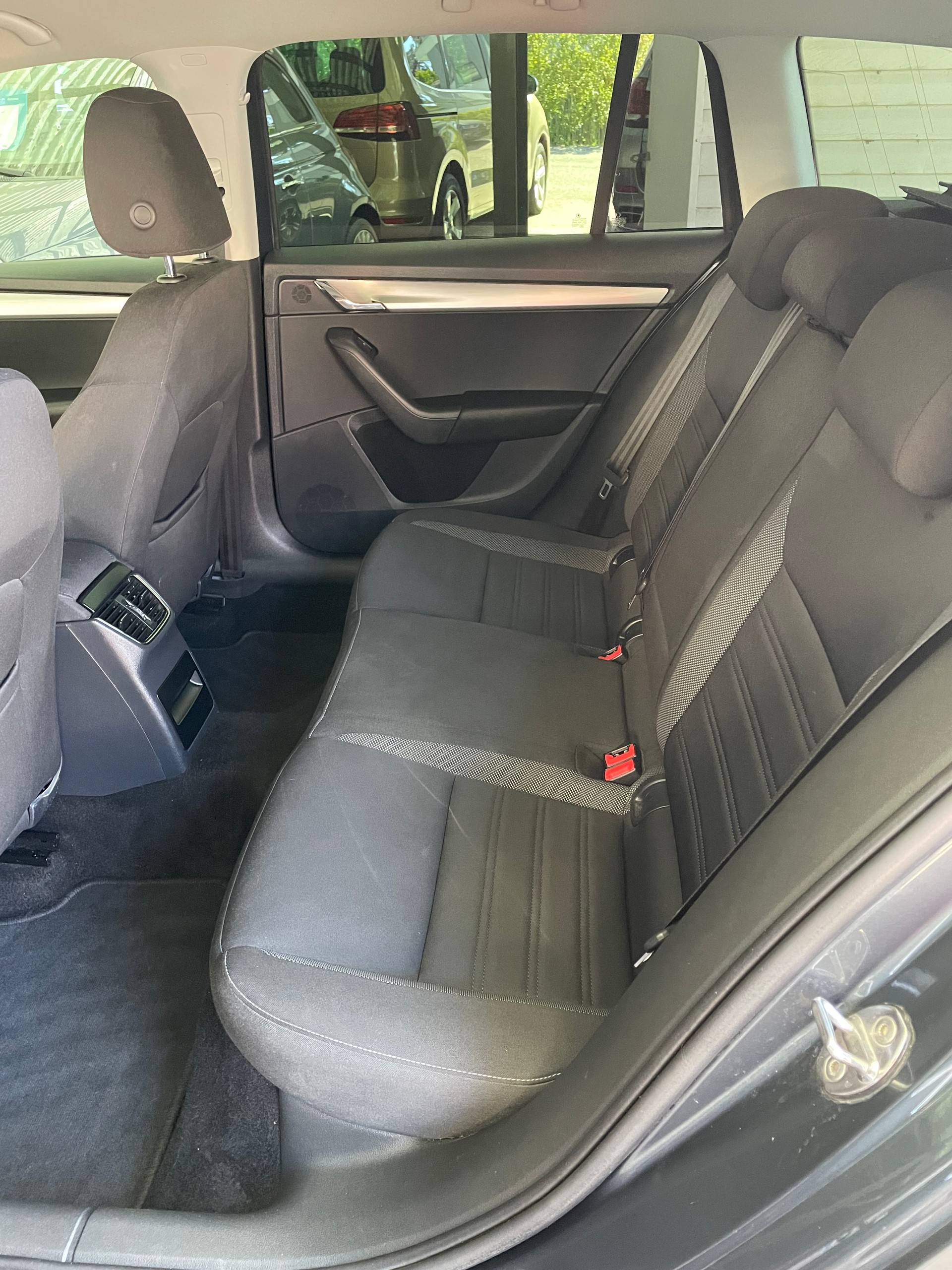 SKODA Octavia Combi 2.0 TDI Ambition 4x4 DSG-image-8