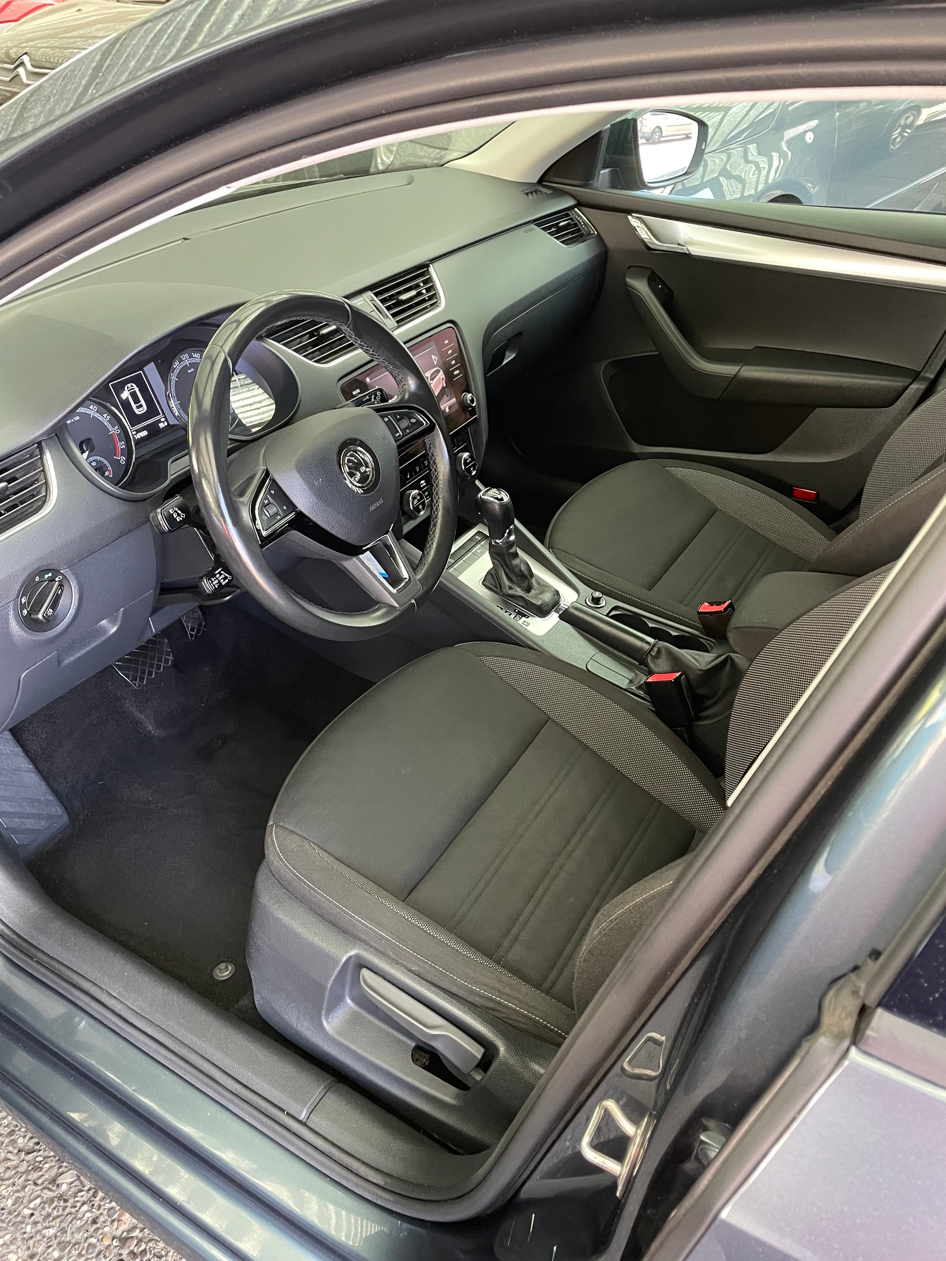 SKODA Octavia Combi 2.0 TDI Ambition 4x4 DSG-image-6
