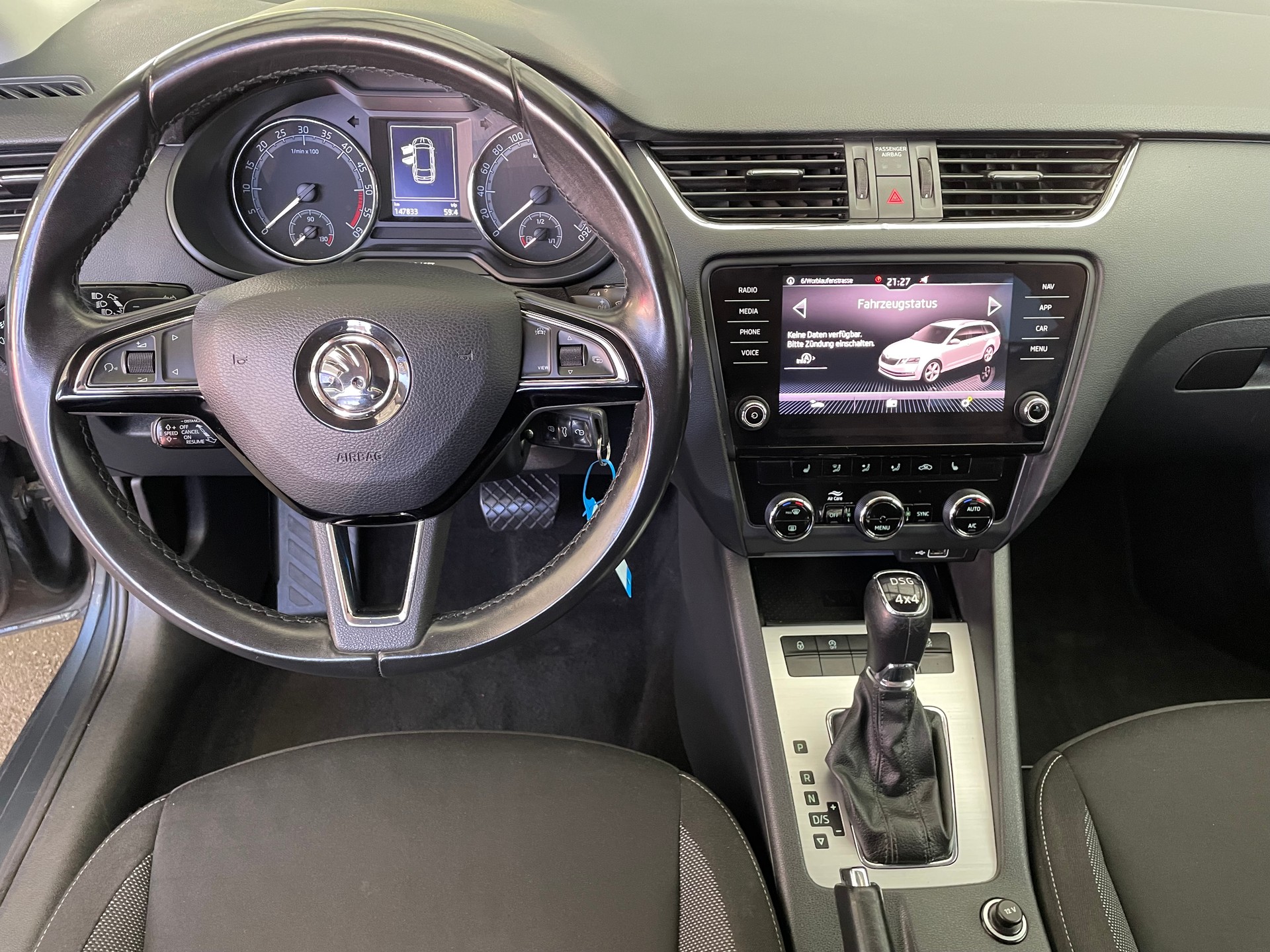 SKODA Octavia Combi 2.0 TDI Ambition 4x4 DSG-image-9