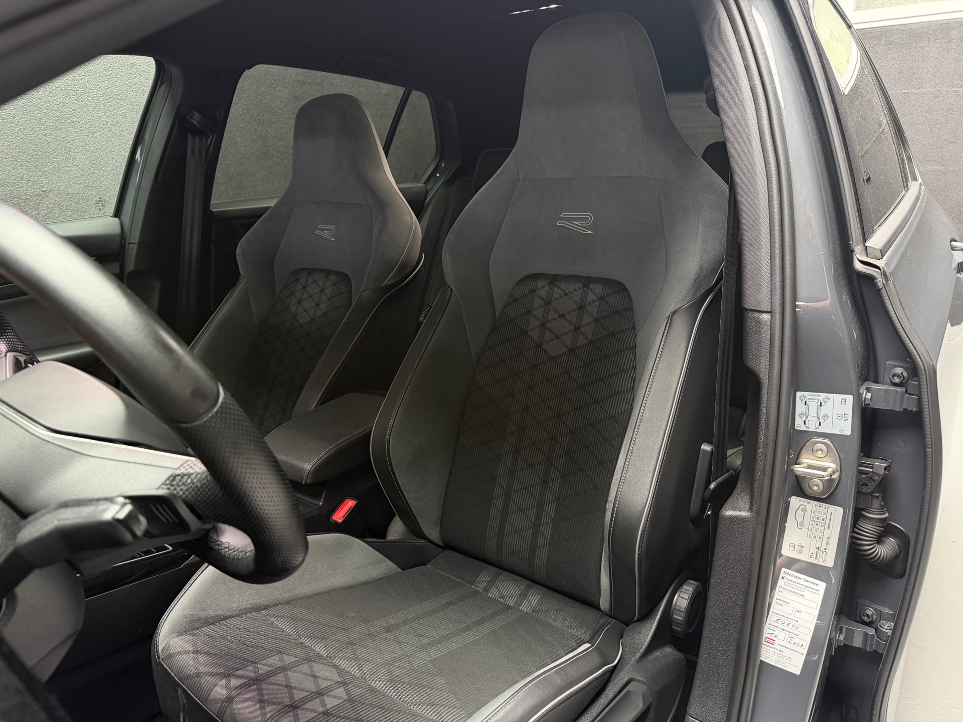 VW Golf 1.5 e TSI mHEV R-Line DSG • ACC • RF-Kamera • Delfingrau-image-9