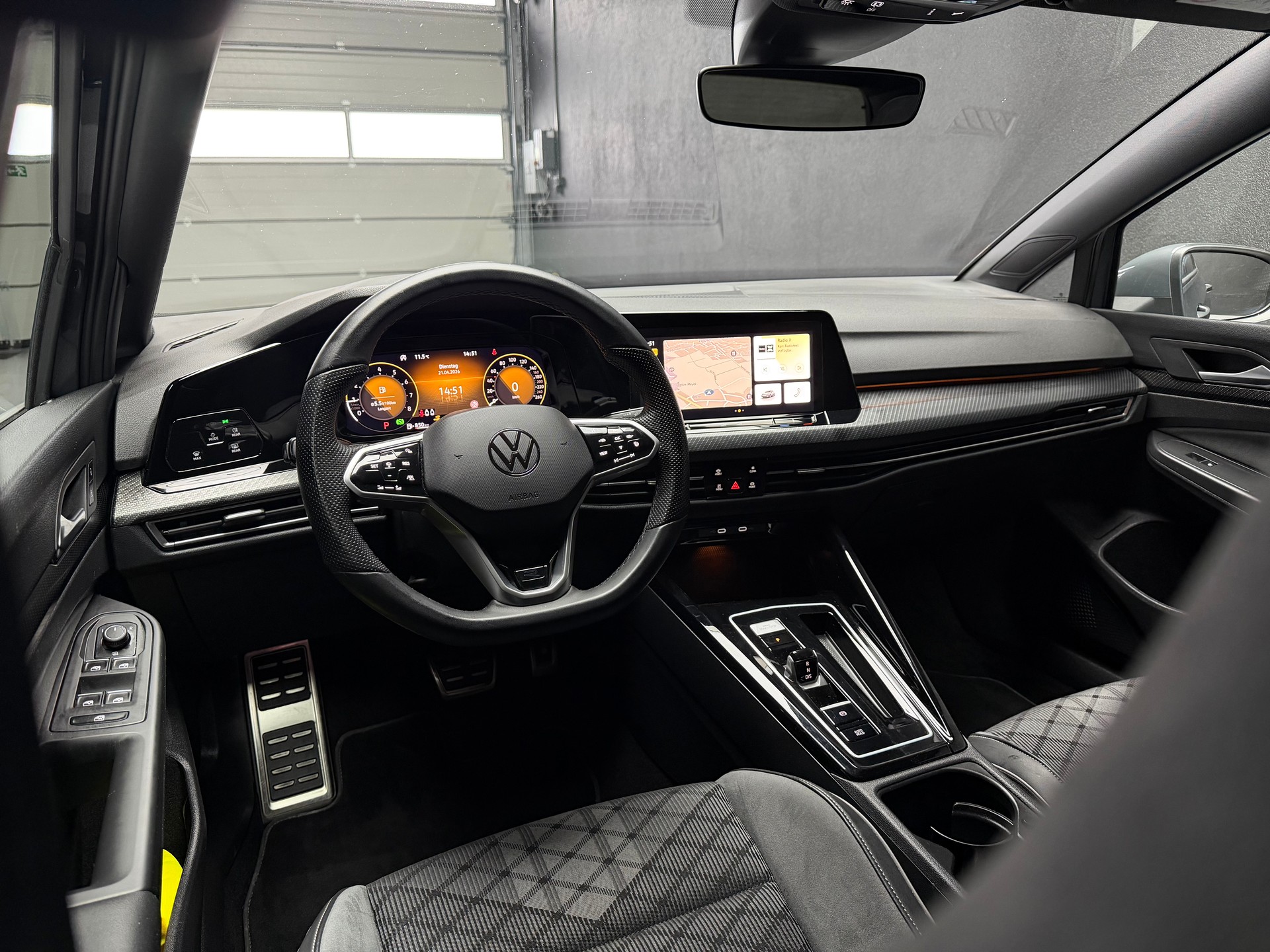 VW Golf 1.5 e TSI mHEV R-Line DSG • ACC • RF-Kamera • Delfingrau-image-5