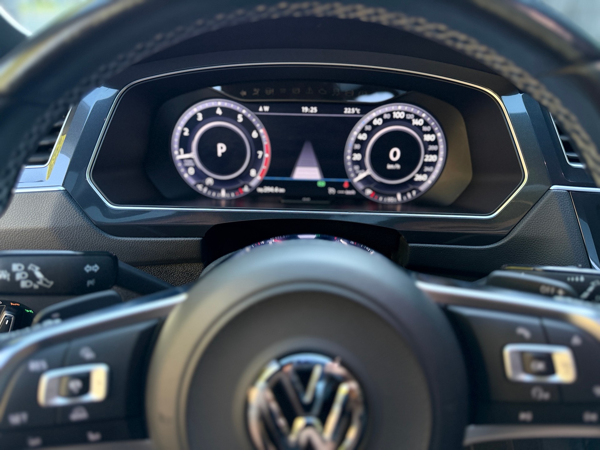 VW R-Line 2.0TSI-image-10