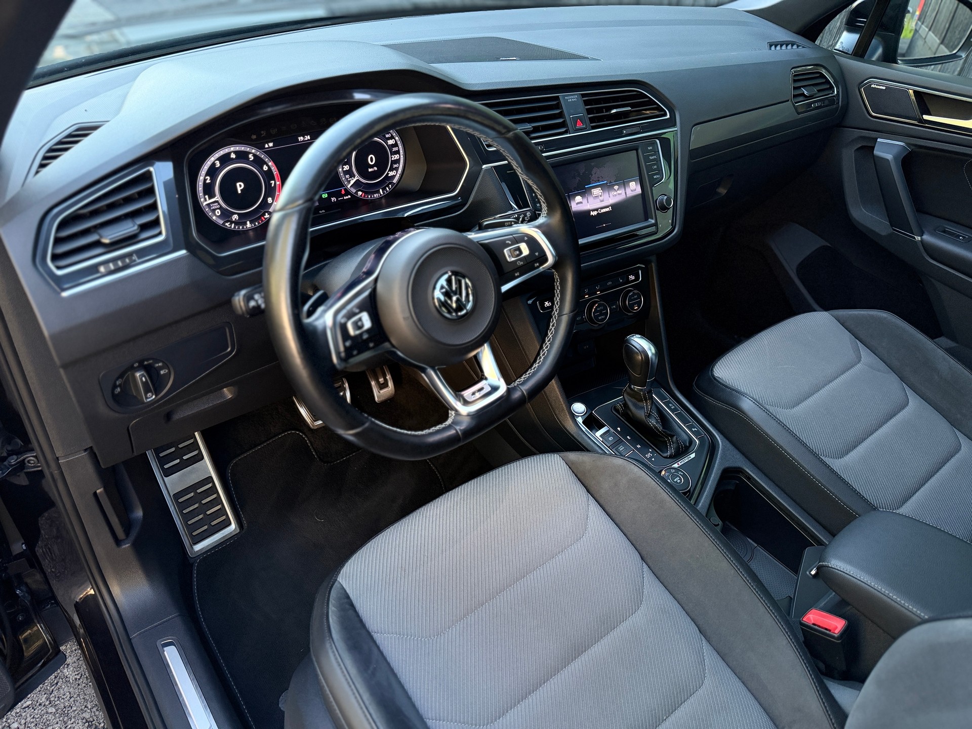 VW R-Line 2.0TSI-image-7