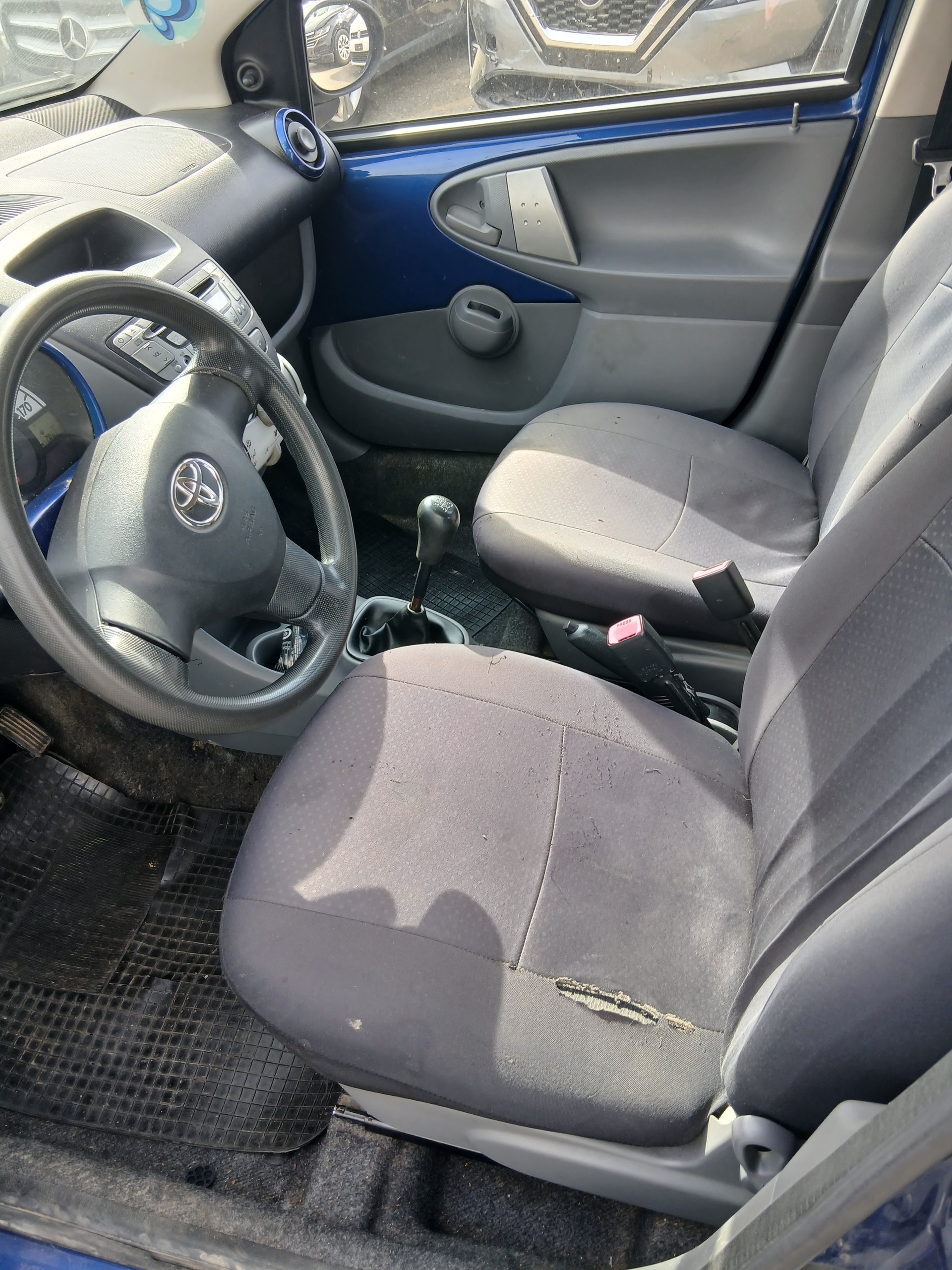 TOYOTA Aygo 1.0 blue-image-6