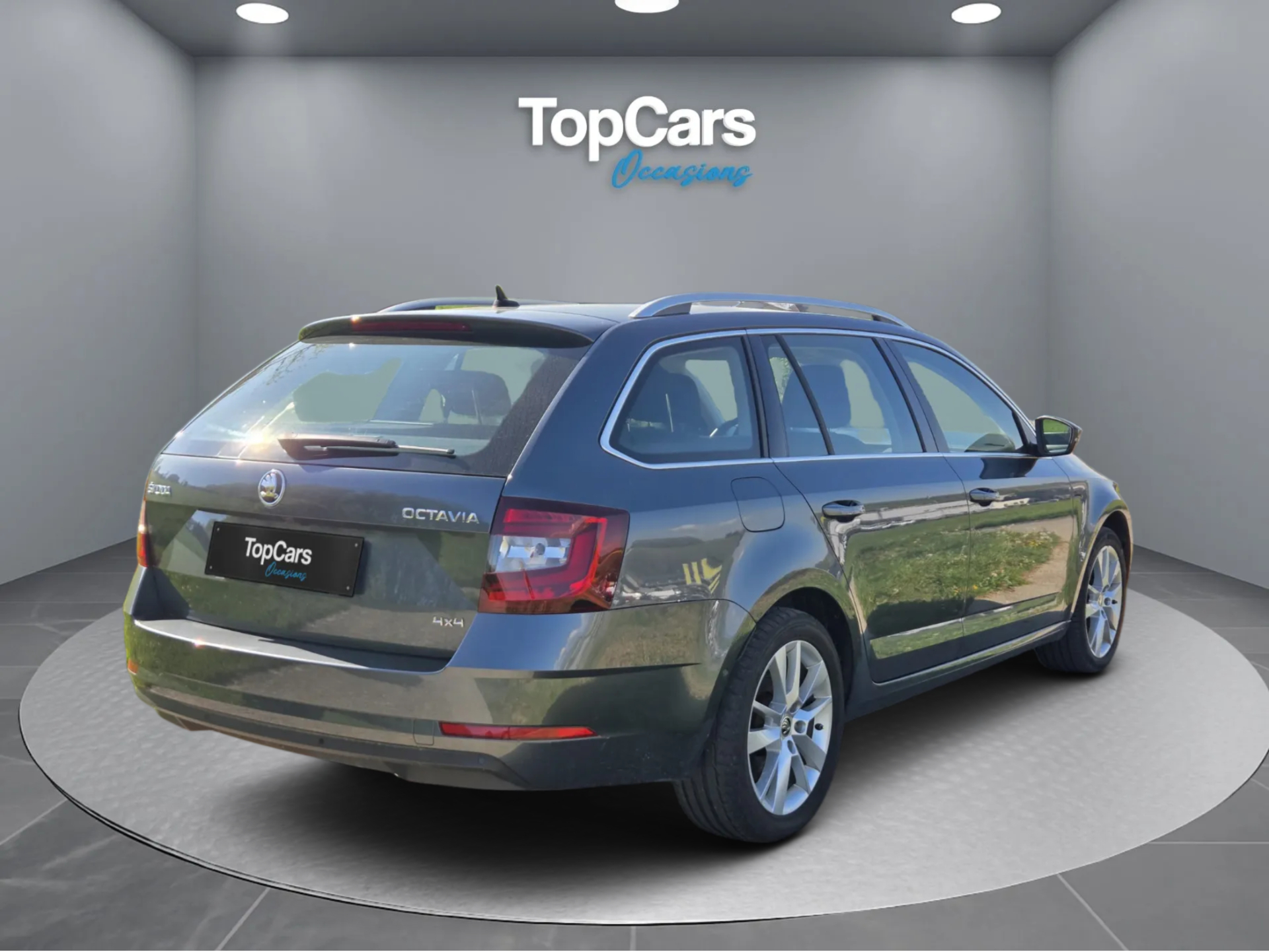 SKODA Octavia Combi 2.0 TDI Style 4x4 DSG ** Frish MFK ** Expertise du jour ** Full Options ** AHK ** Crochet d'attelage-image-3