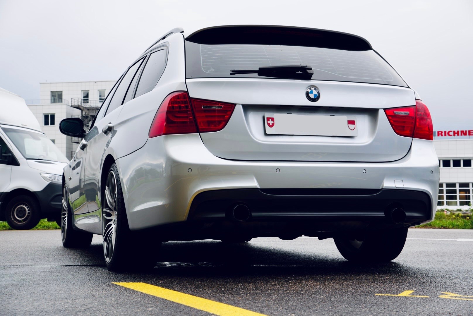 BMW 335i xDrive-image-2