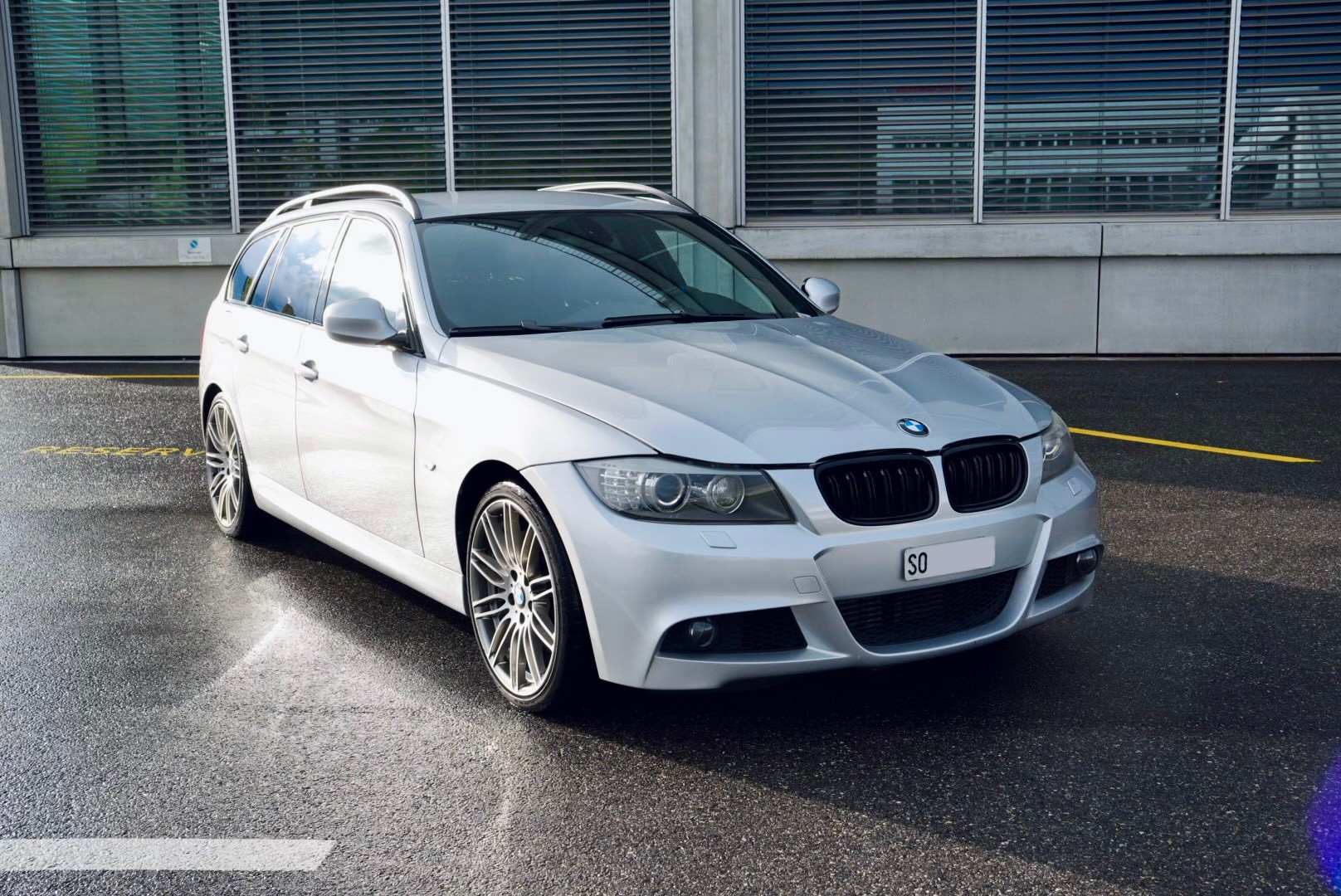 BMW 335i xDrive-image-0