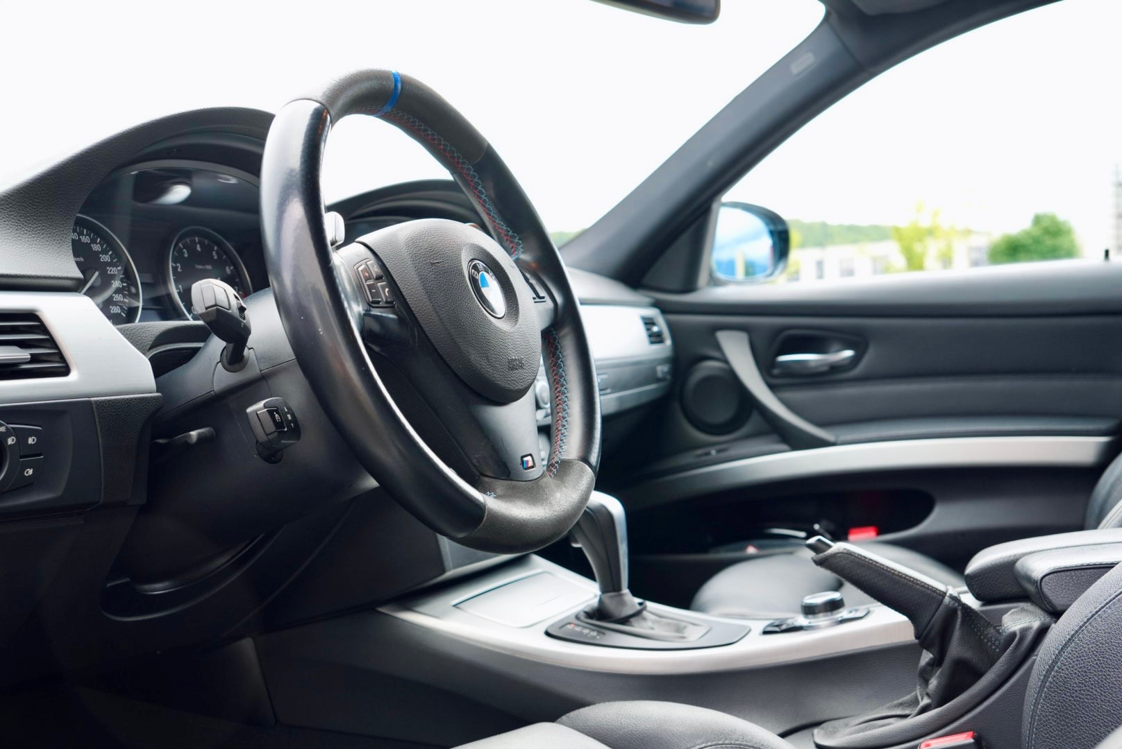 BMW 335i xDrive-image-3