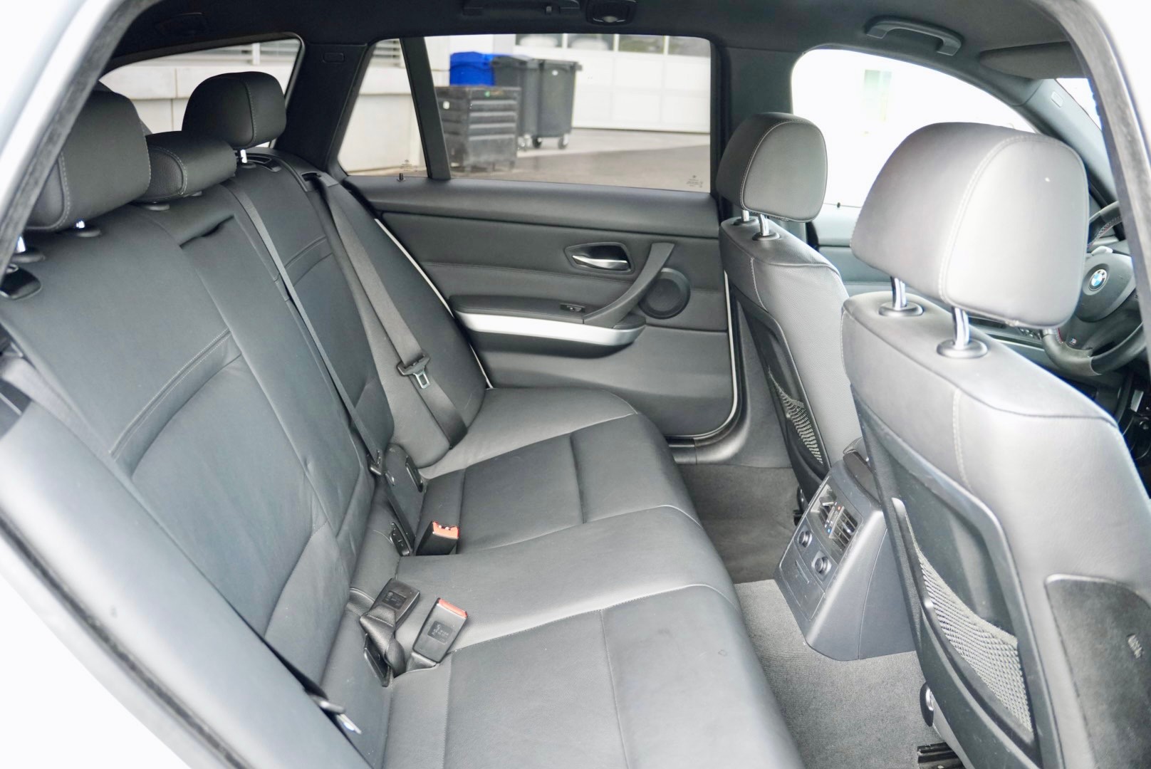 BMW 335i xDrive-image-4