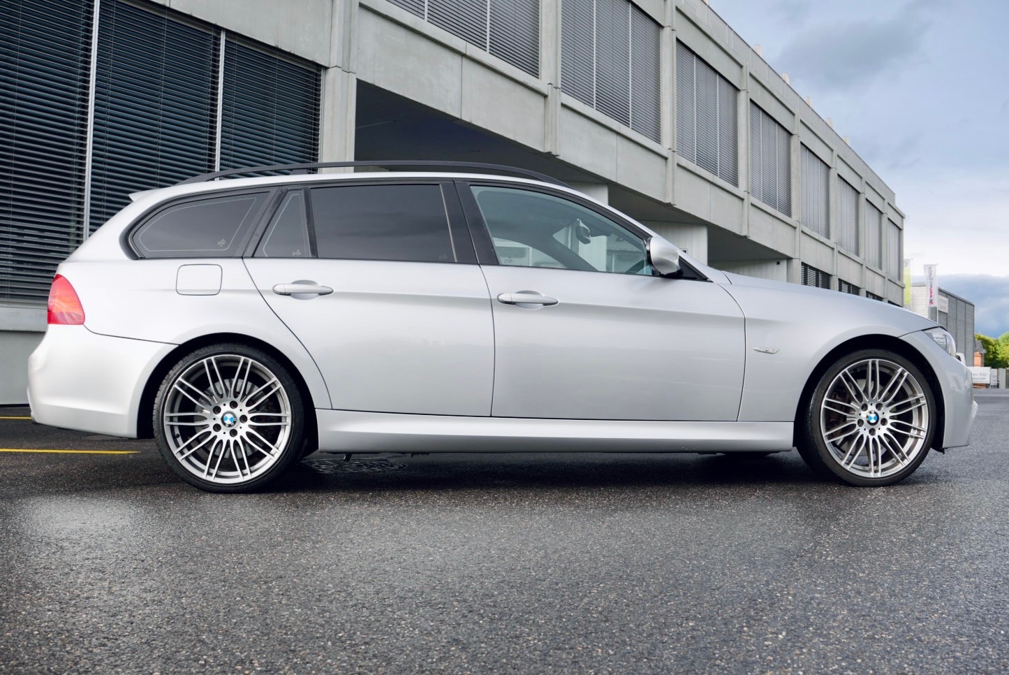 BMW 335i xDrive-image-1