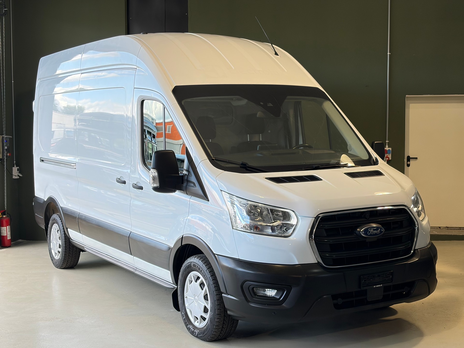 FORD Transit Van 350 L2 Trend 2.0 TDCi 130 FWD * CH-Fahrzeug*Ab MFK*-image-2