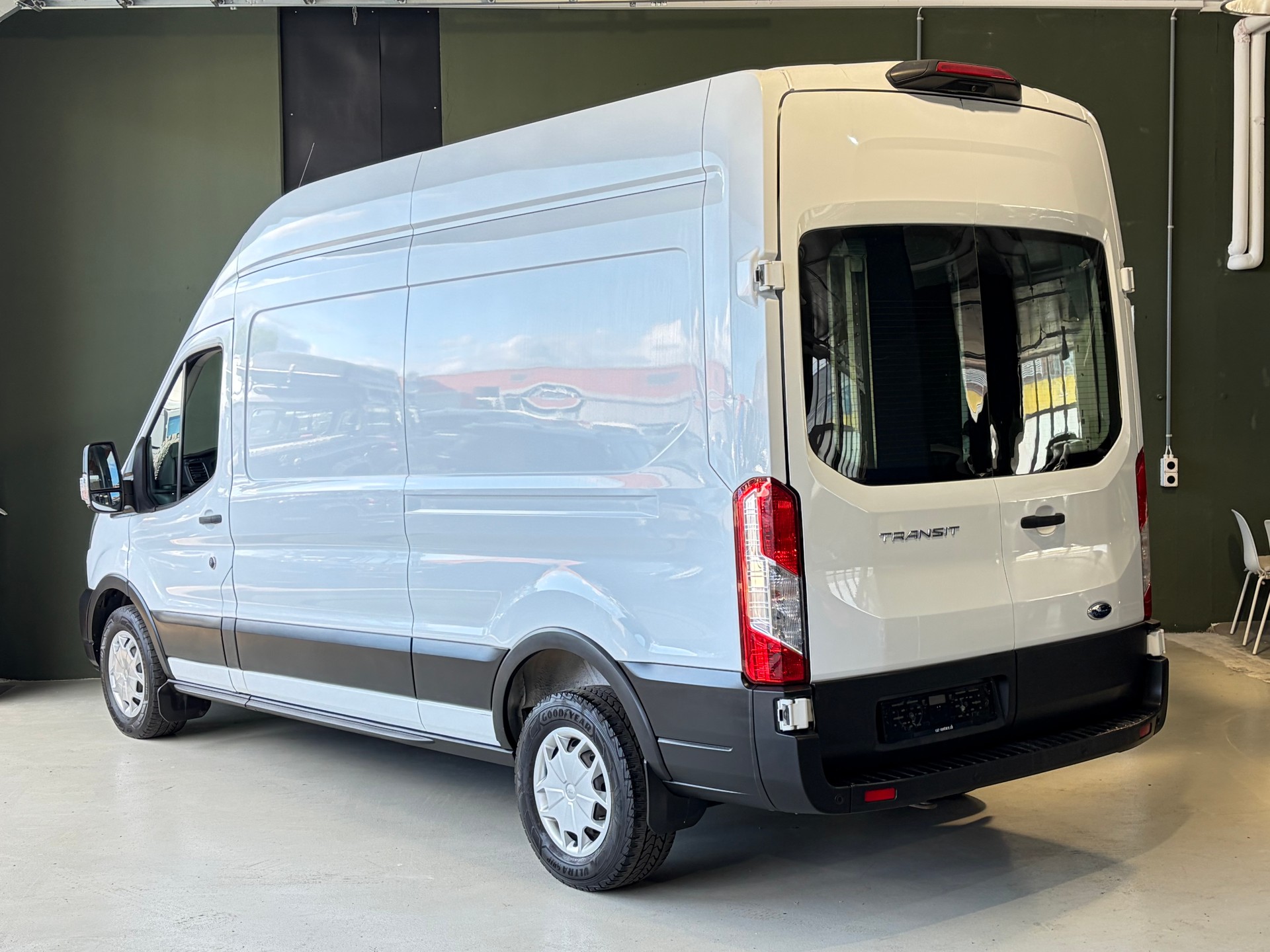 FORD Transit Van 350 L2 Trend 2.0 TDCi 130 FWD * CH-Fahrzeug*Ab MFK*-image-3