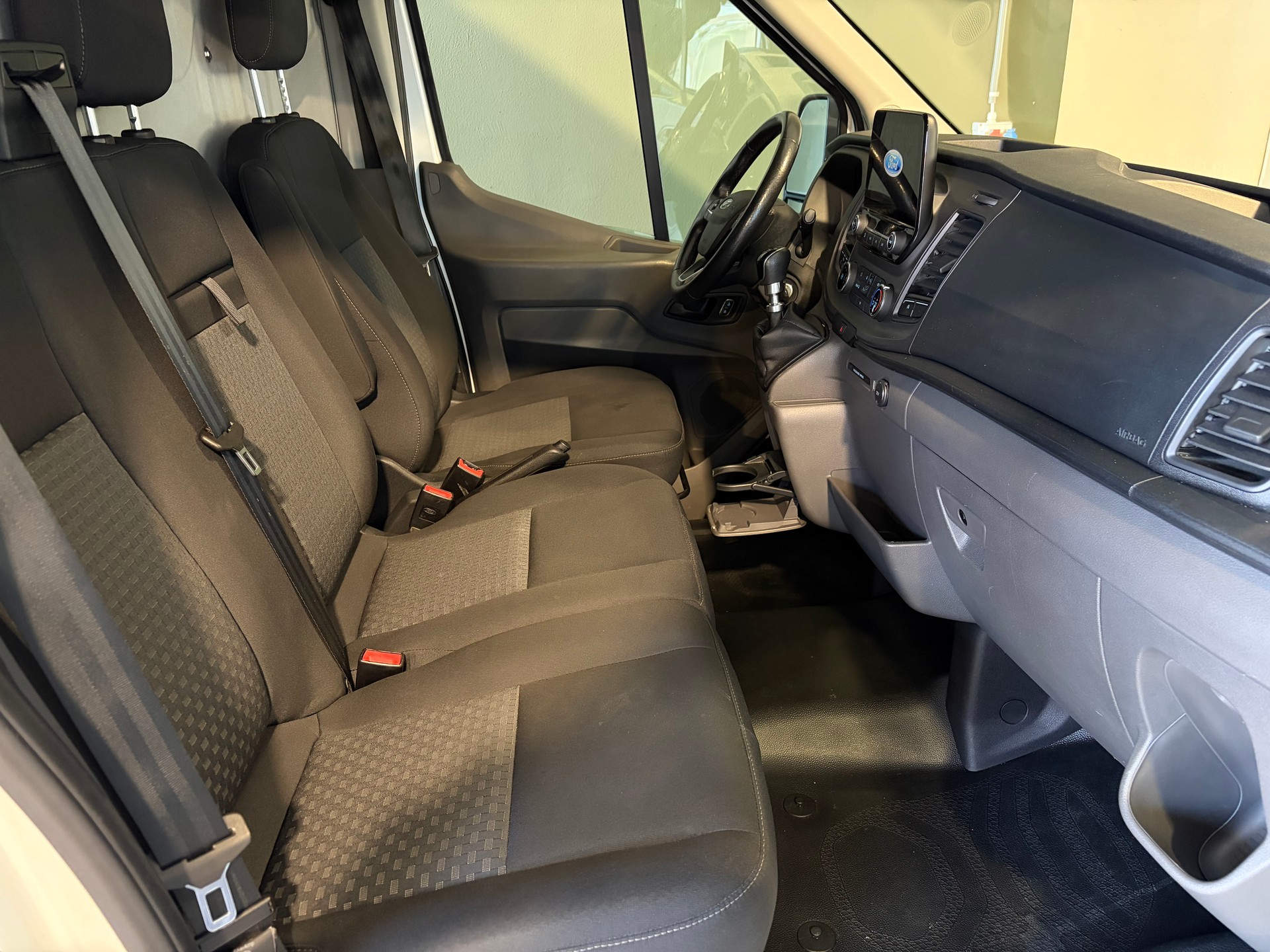 FORD Transit Van 350 L2 Trend 2.0 TDCi 130 FWD * CH-Fahrzeug*Ab MFK*-image-13
