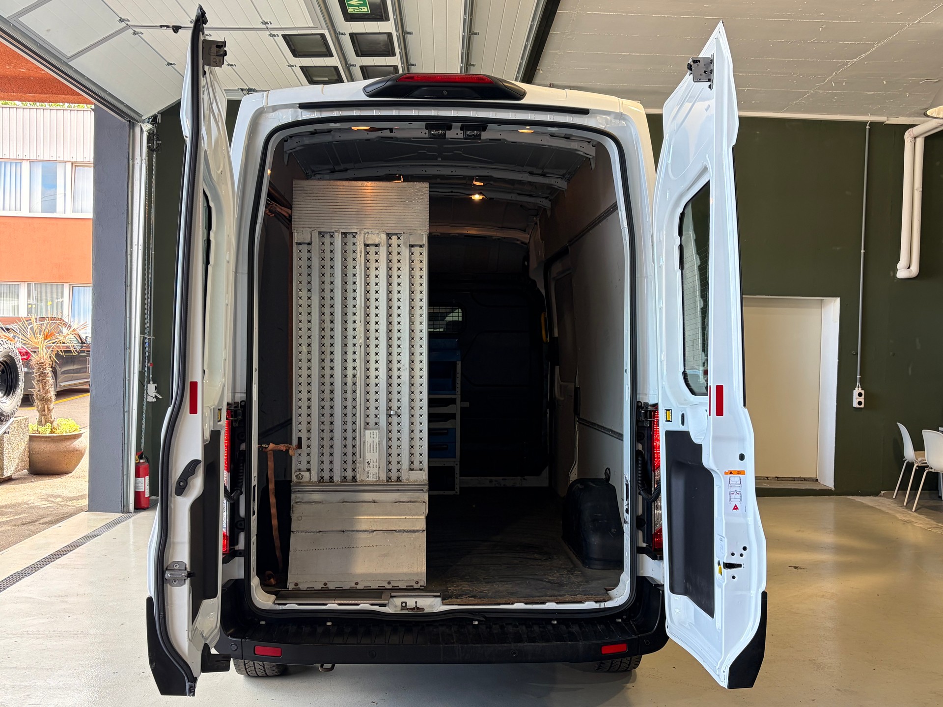 FORD Transit Van 350 L2 Trend 2.0 TDCi 130 FWD * CH-Fahrzeug*Ab MFK*-image-5