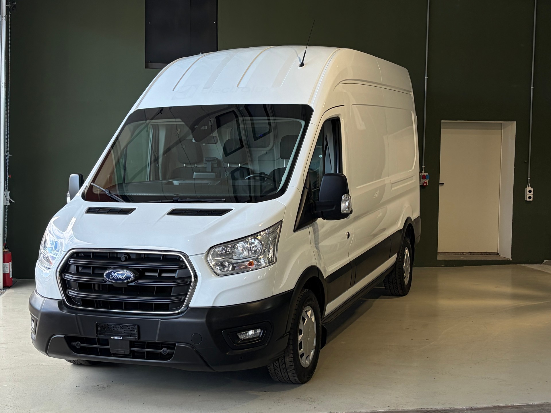 FORD Transit Van 350 L2 Trend 2.0 TDCi 130 FWD * CH-Fahrzeug*Ab MFK*-image-1