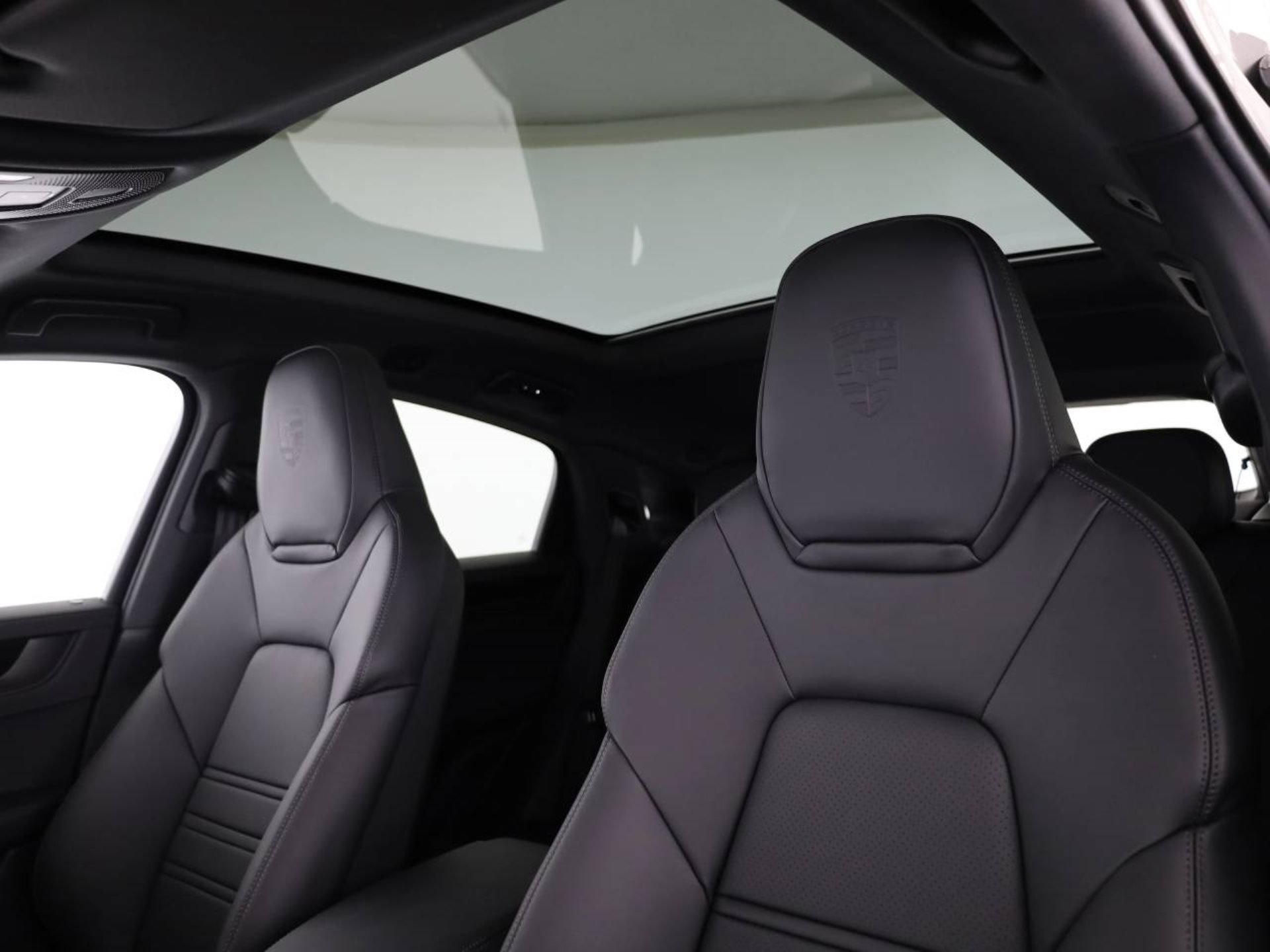 PORSCHE Cayenne E-Hybrid Coupé Black Edition-image-4