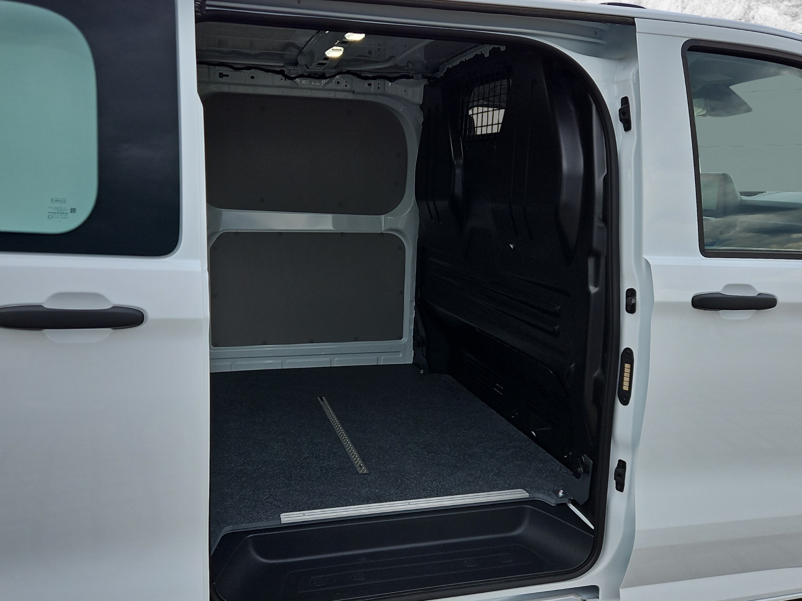 VW e-Transporter Kombi 63,8 kWh-image-8